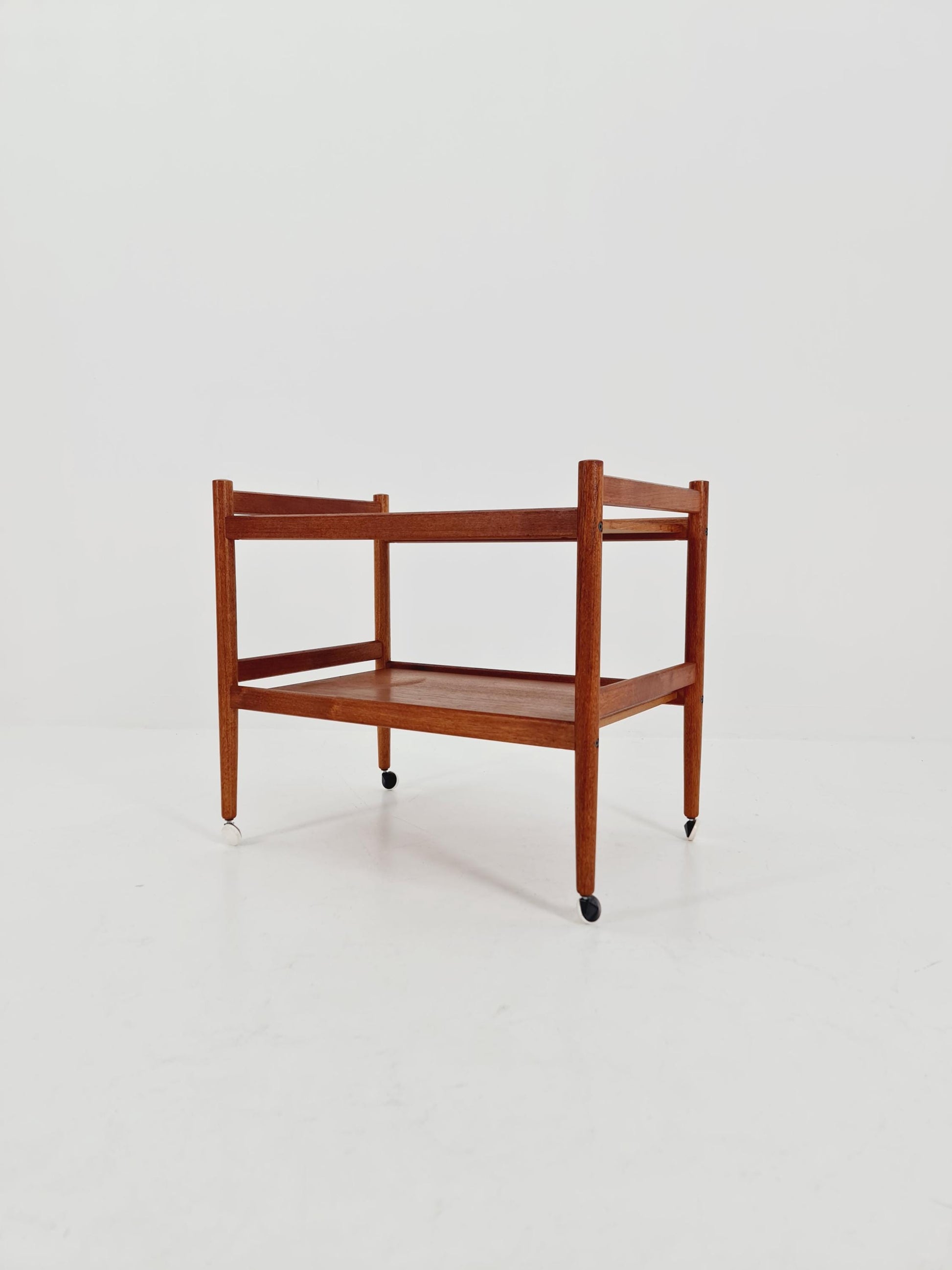 Vintage tee trolley teak table/ coffee table danish design bar carts from the 1960s