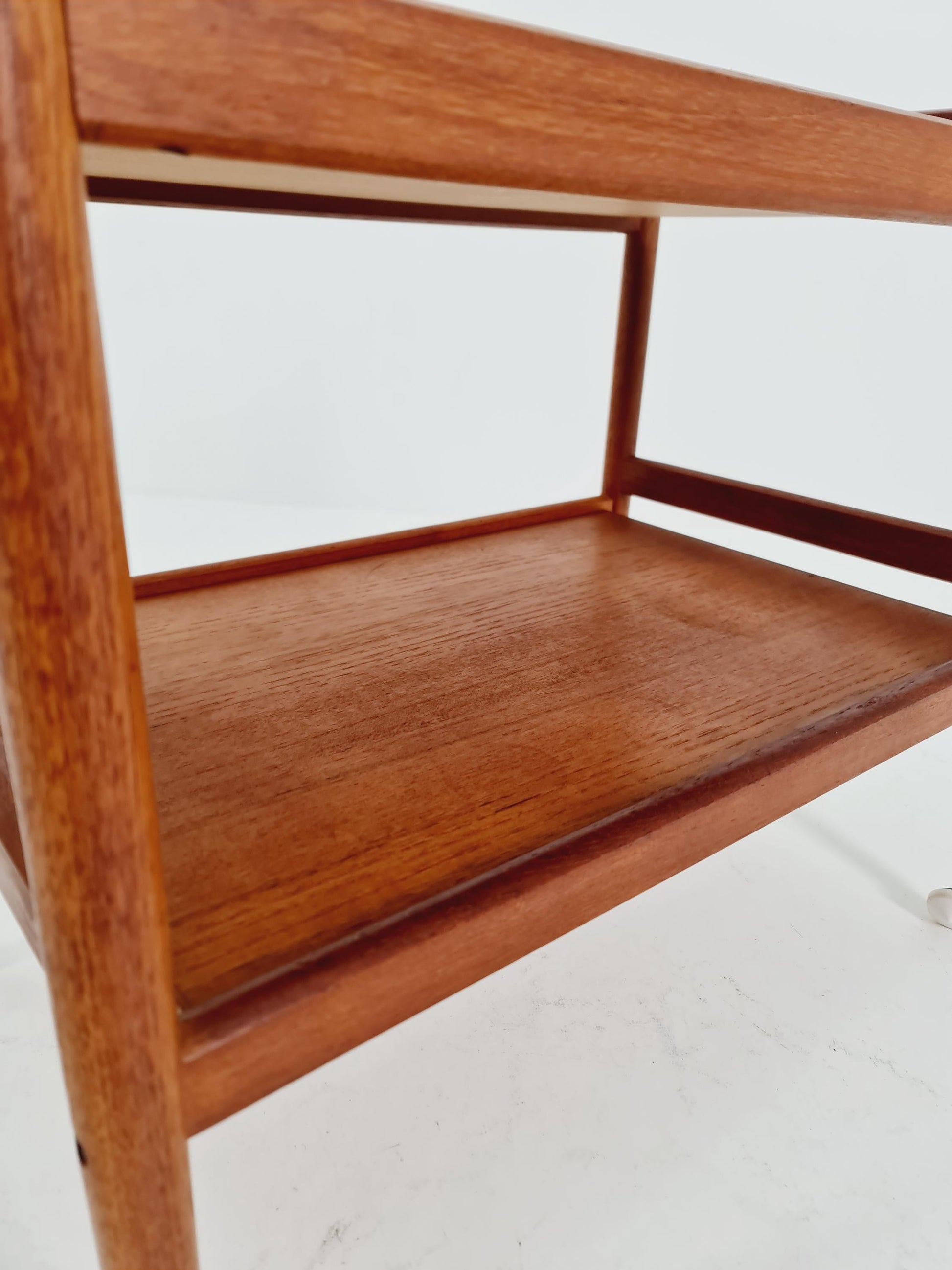 Vintage tee trolley teak table/ coffee table danish design bar carts from the 1960s