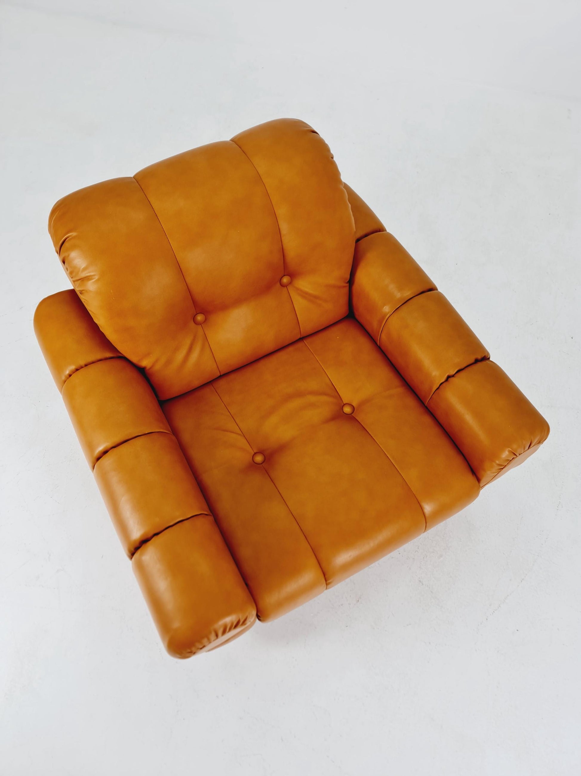 Italian space age singel lounge cognac-colored on wheels , 1970s