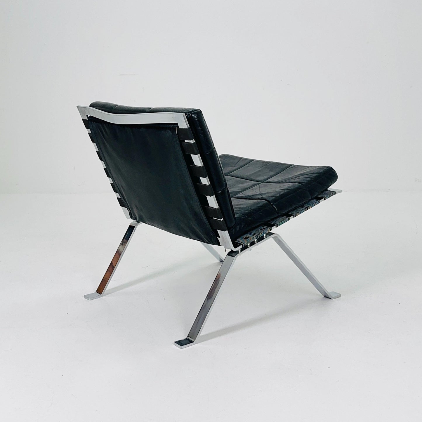Mid century leather lounge Euro chair by Hans Eichenberger for Girsberger - 1960s Switzerland
