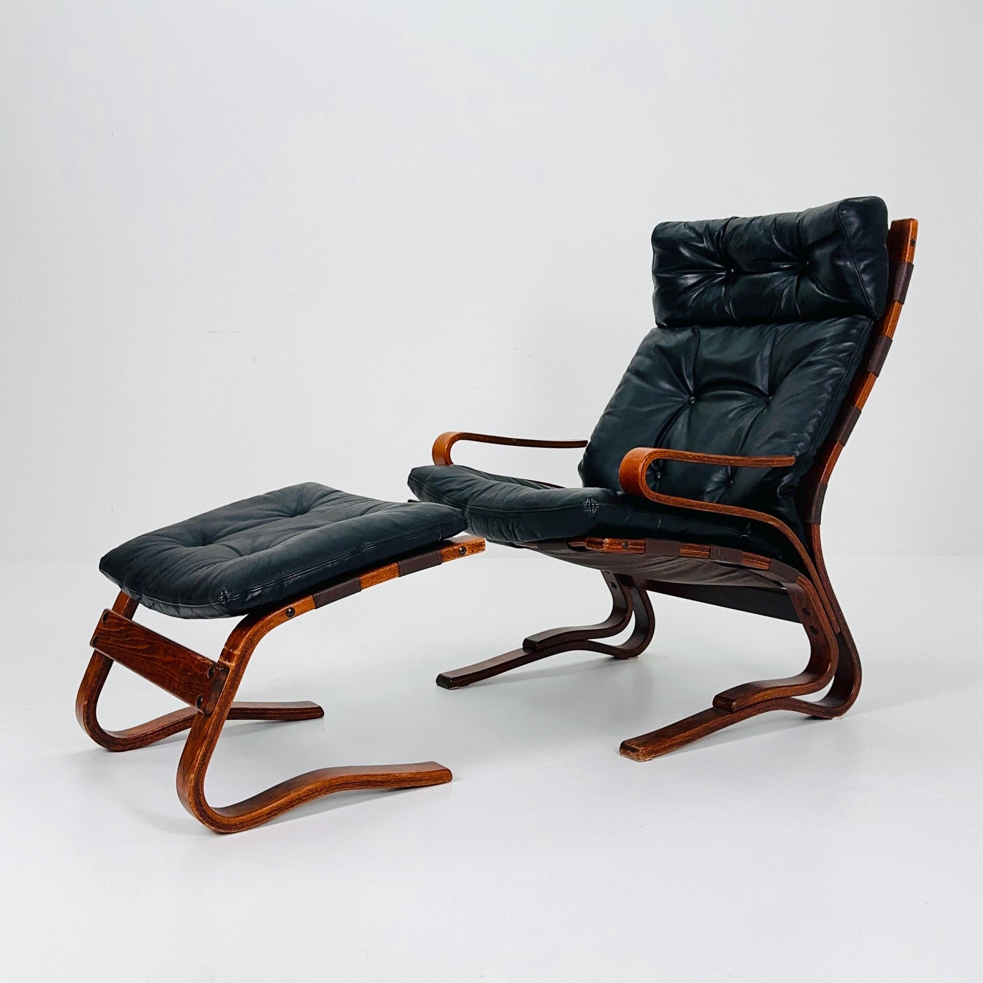 Mid century Danish black Leather Skyline Lounge chair and ottoman by Einar Hove Norway 1970s
