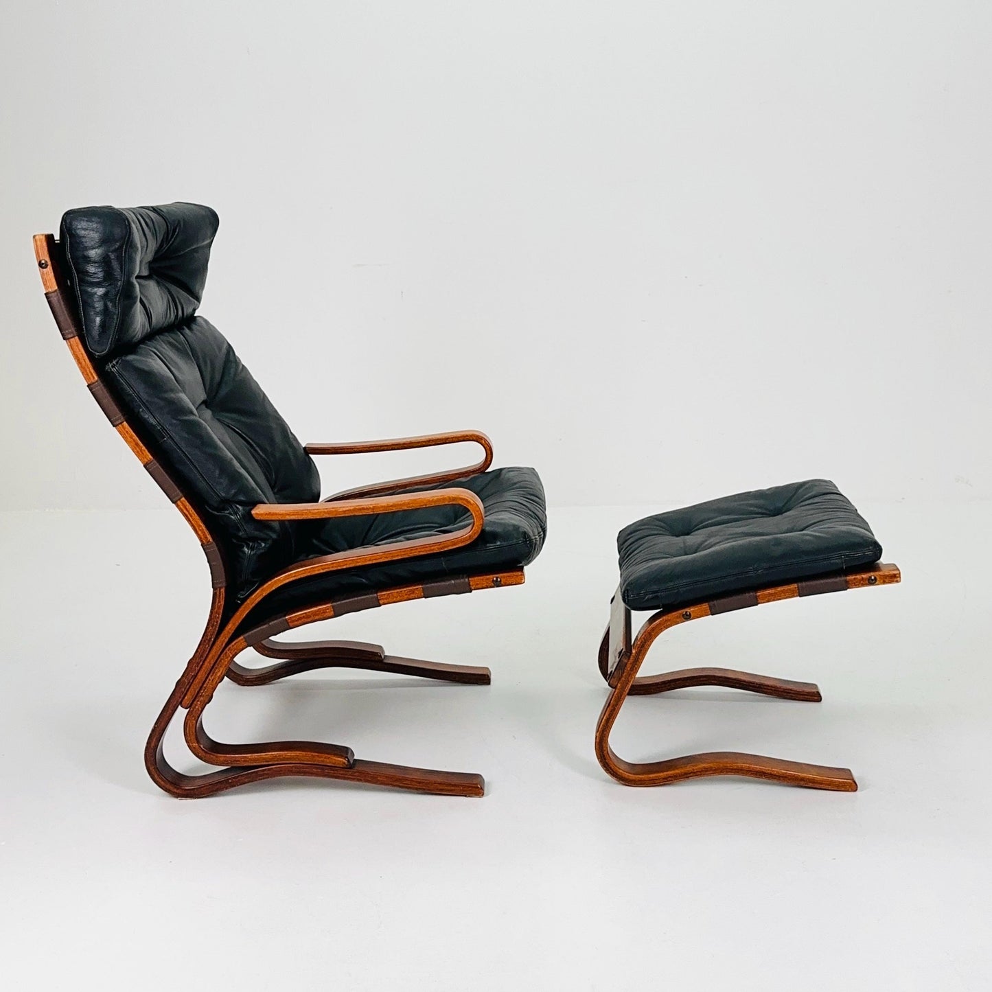 Mid century Danish black Leather Skyline Lounge chair and ottoman by Einar Hove Norway 1970s