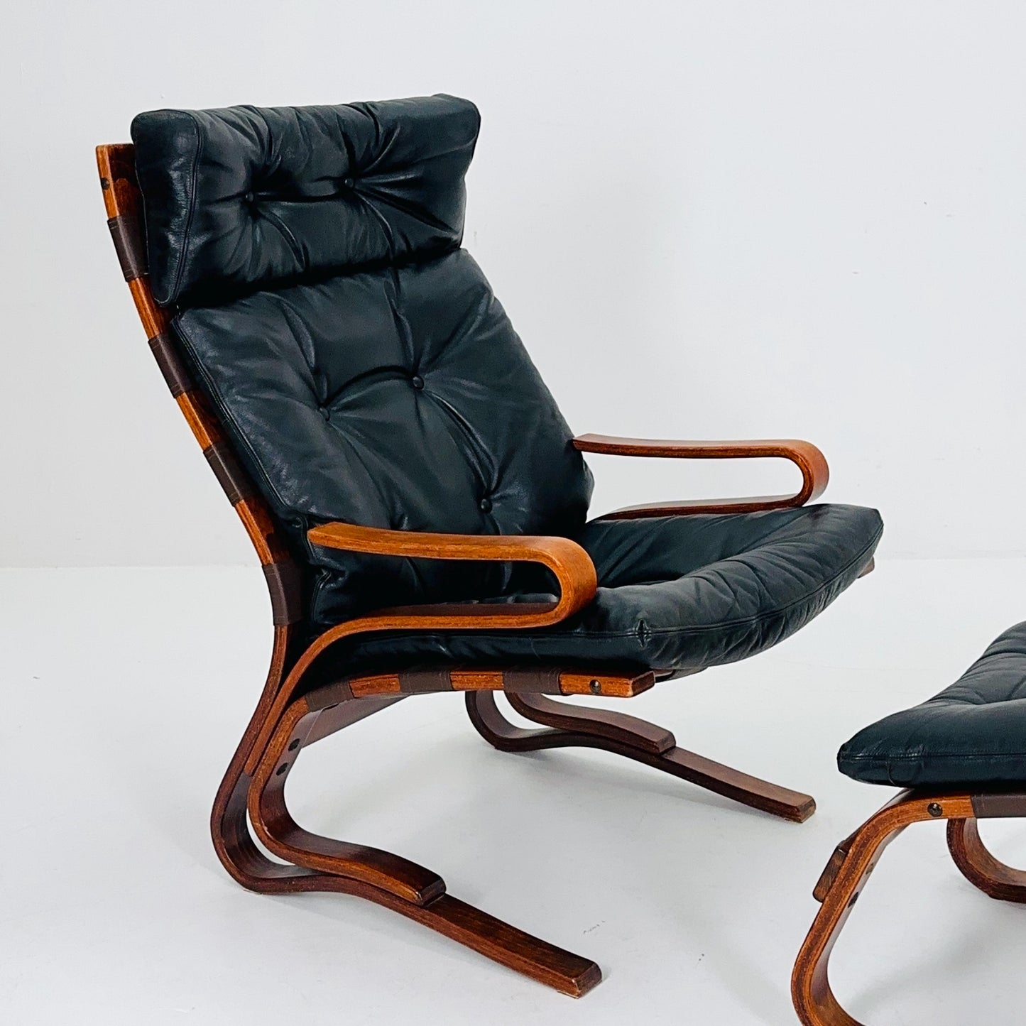 Mid century Danish black Leather Skyline Lounge chair and ottoman by Einar Hove Norway 1970s
