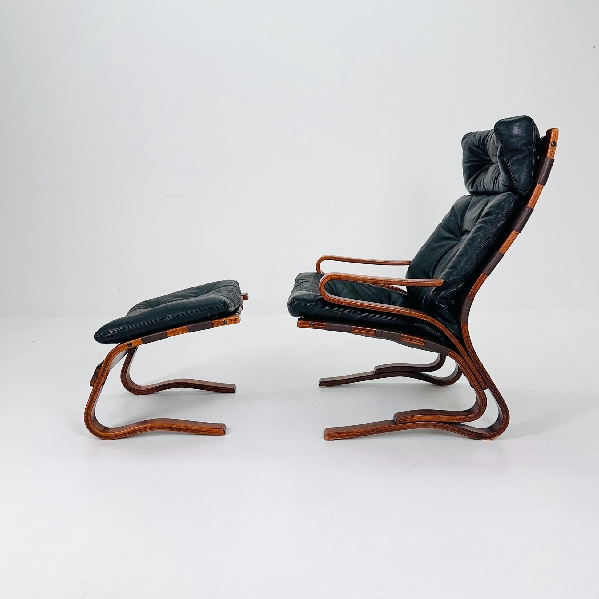 Mid century Danish black Leather Skyline Lounge chair and ottoman by Einar Hove Norway 1970s