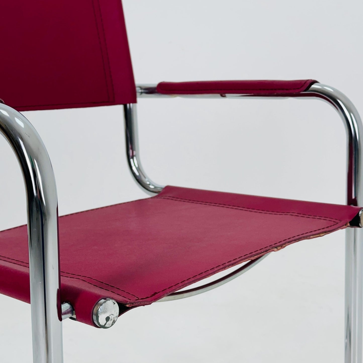 Mid Century iconic Mart Stam S34 armchair / Bauhaus chrome tube steel and burgundy faux leather / 80s vintage cantilever chair italy