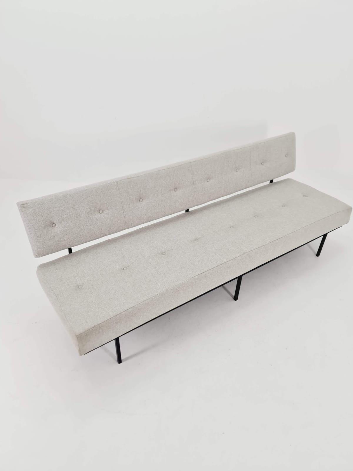 Mid-century tufted sofa model Nr 578 by Florence Knoll Sofa for Knoll International 1960s, USA