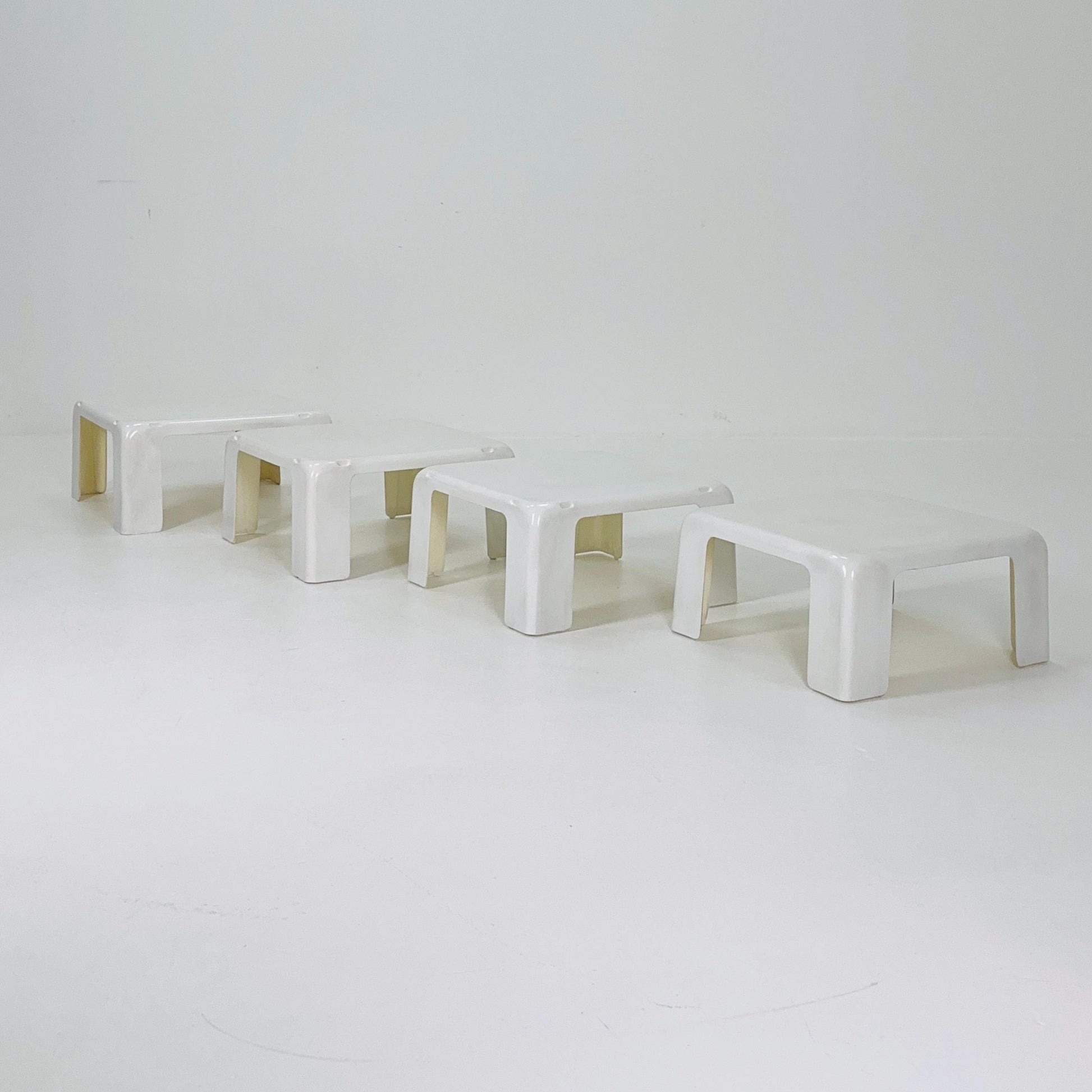 Set of 4 Mid century Mario Bellini Nesting white Tables Model Gatti for B&B Italia, 1967s Italy