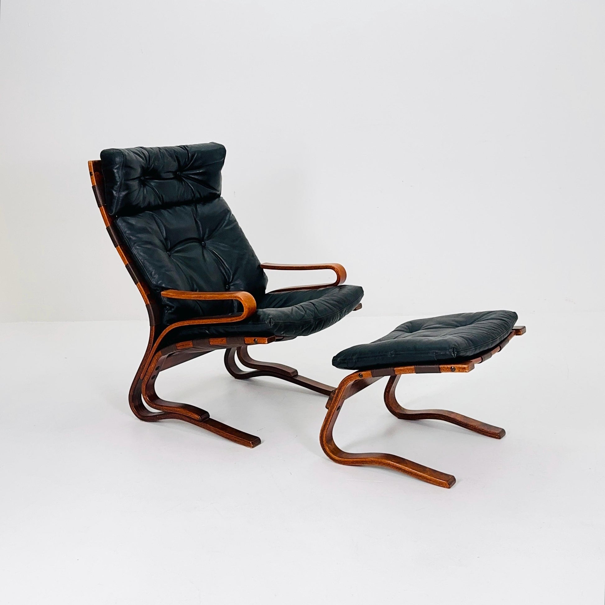 Mid century Danish black Leather Skyline Lounge chair and ottoman by Einar Hove Norway 1970s
