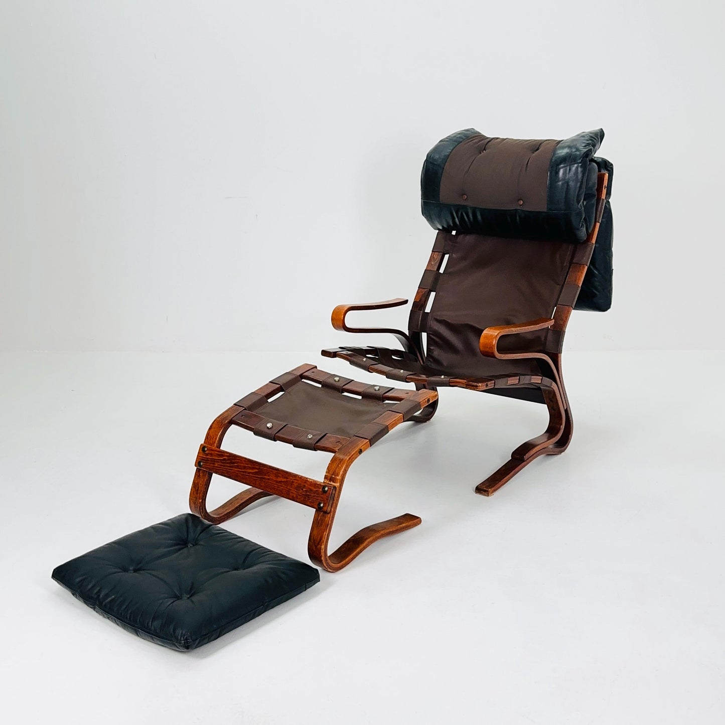 Mid century Danish black Leather Skyline Lounge chair and ottoman by Einar Hove Norway 1970s