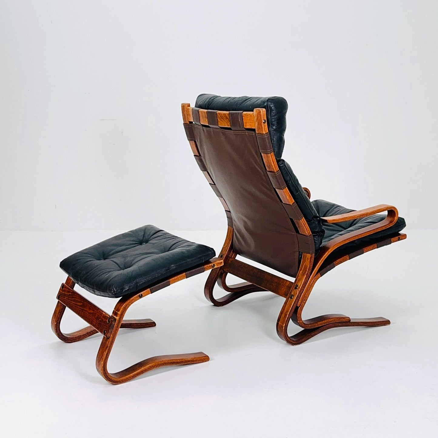 Mid century Danish black Leather Skyline Lounge chair and ottoman by Einar Hove Norway 1970s
