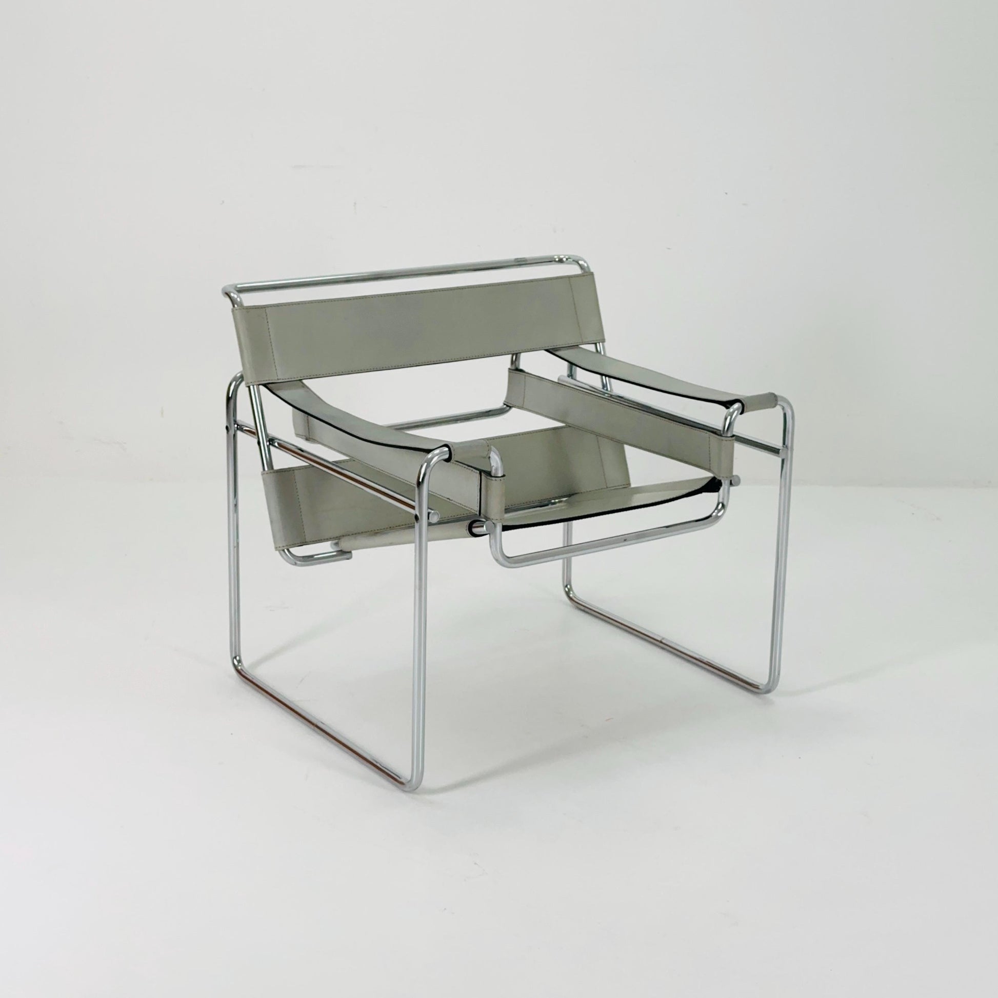 Mid century B3 Wassily light grey lounge Chair by Marcel Breuer for Matteo grassi , 1980s