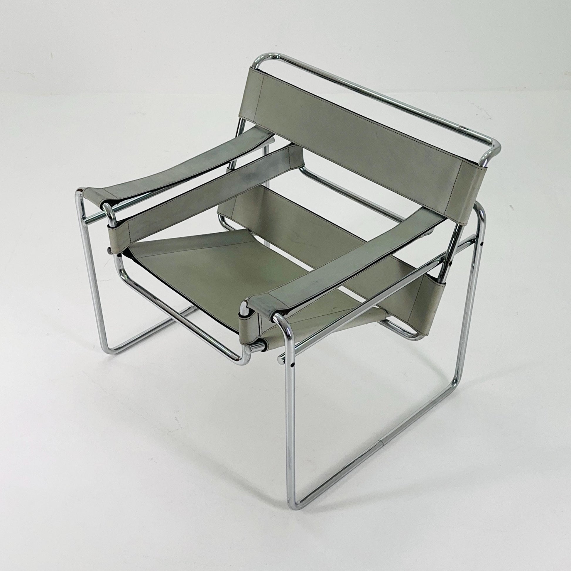 Mid century B3 Wassily light grey lounge Chair by Marcel Breuer for Matteo grassi , 1980s