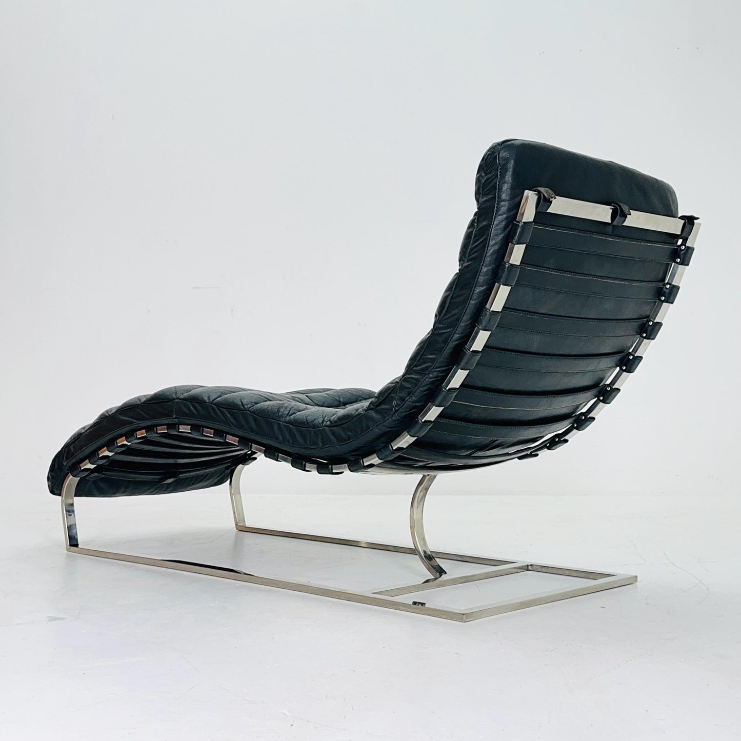 Mid Century Bauhaus style Lounge chair black leather and chrome, 1980s Italy