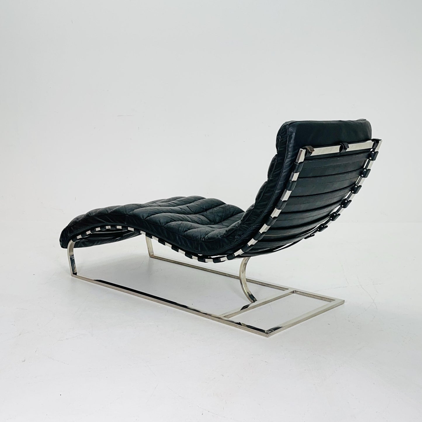 Mid Century Bauhaus style Lounge chair black leather and chrome, 1980s Italy