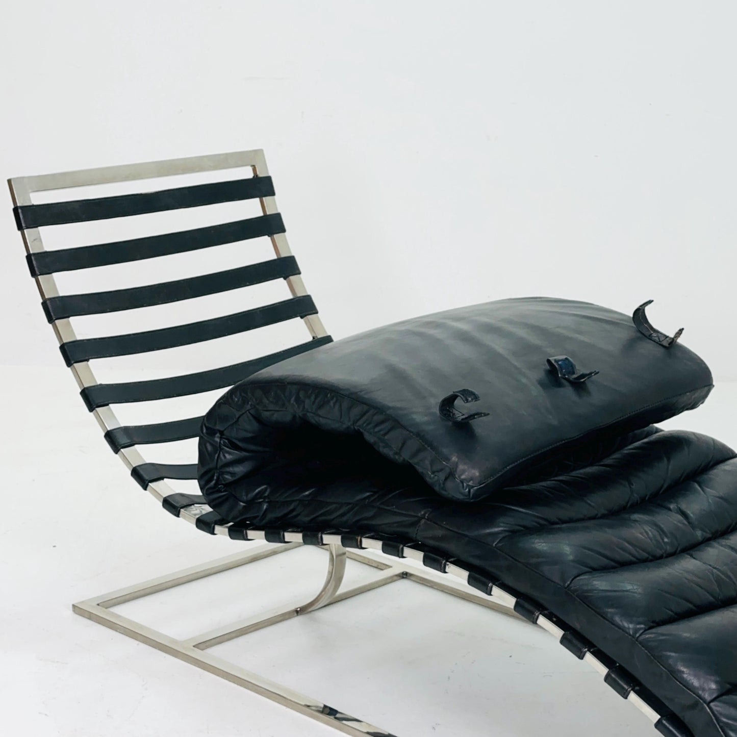 Mid Century Bauhaus style Lounge chair black leather and chrome, 1980s Italy