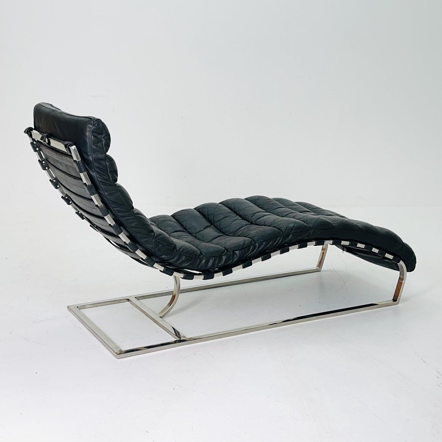 Mid Century Bauhaus style Lounge chair black leather and chrome, 1980s Italy