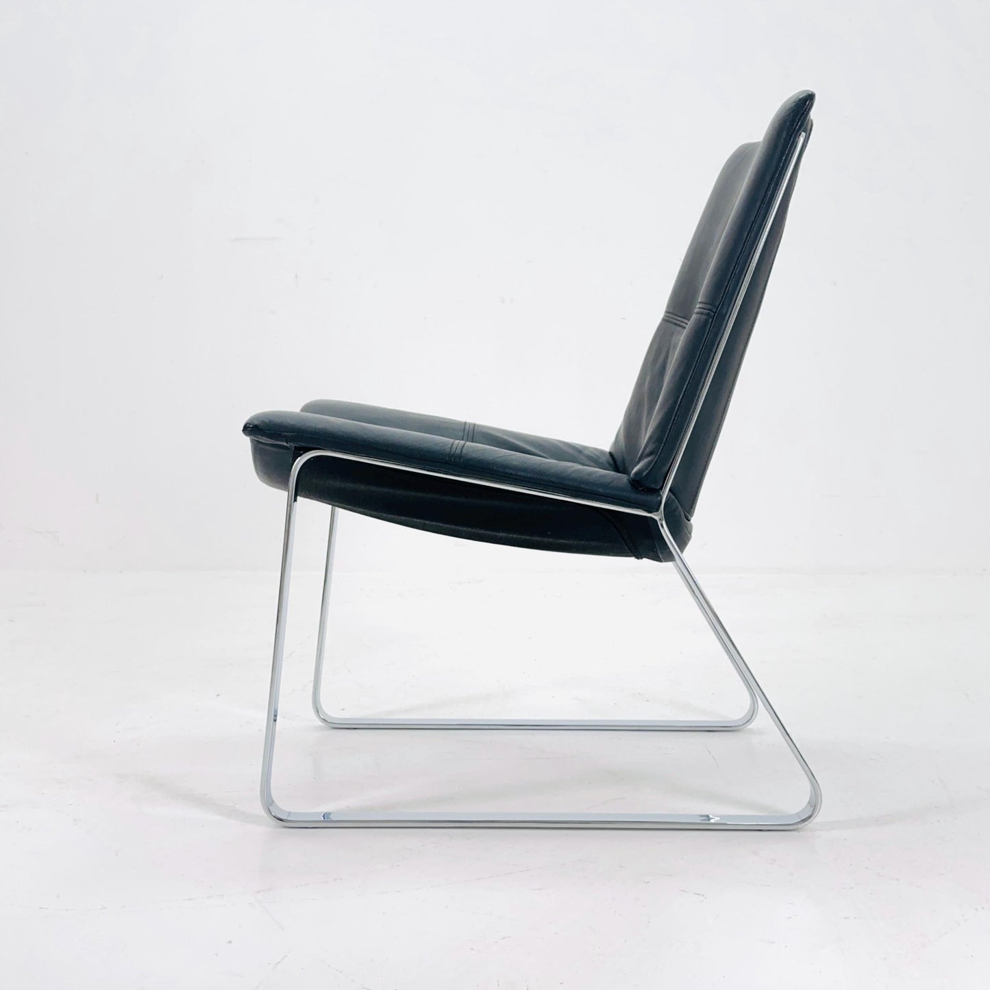 Mid century BoConcept ‘Jet’ Lounge Chair, Model 1001, Black Leather & Chrome, Denmark, 1980s