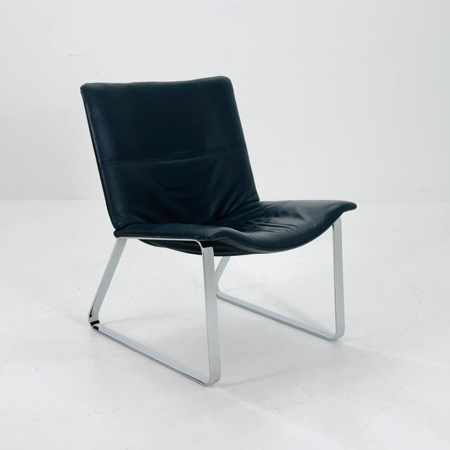 Mid century BoConcept ‘Jet’ Lounge Chair, Model 1001, Black Leather & Chrome, Denmark, 1980s