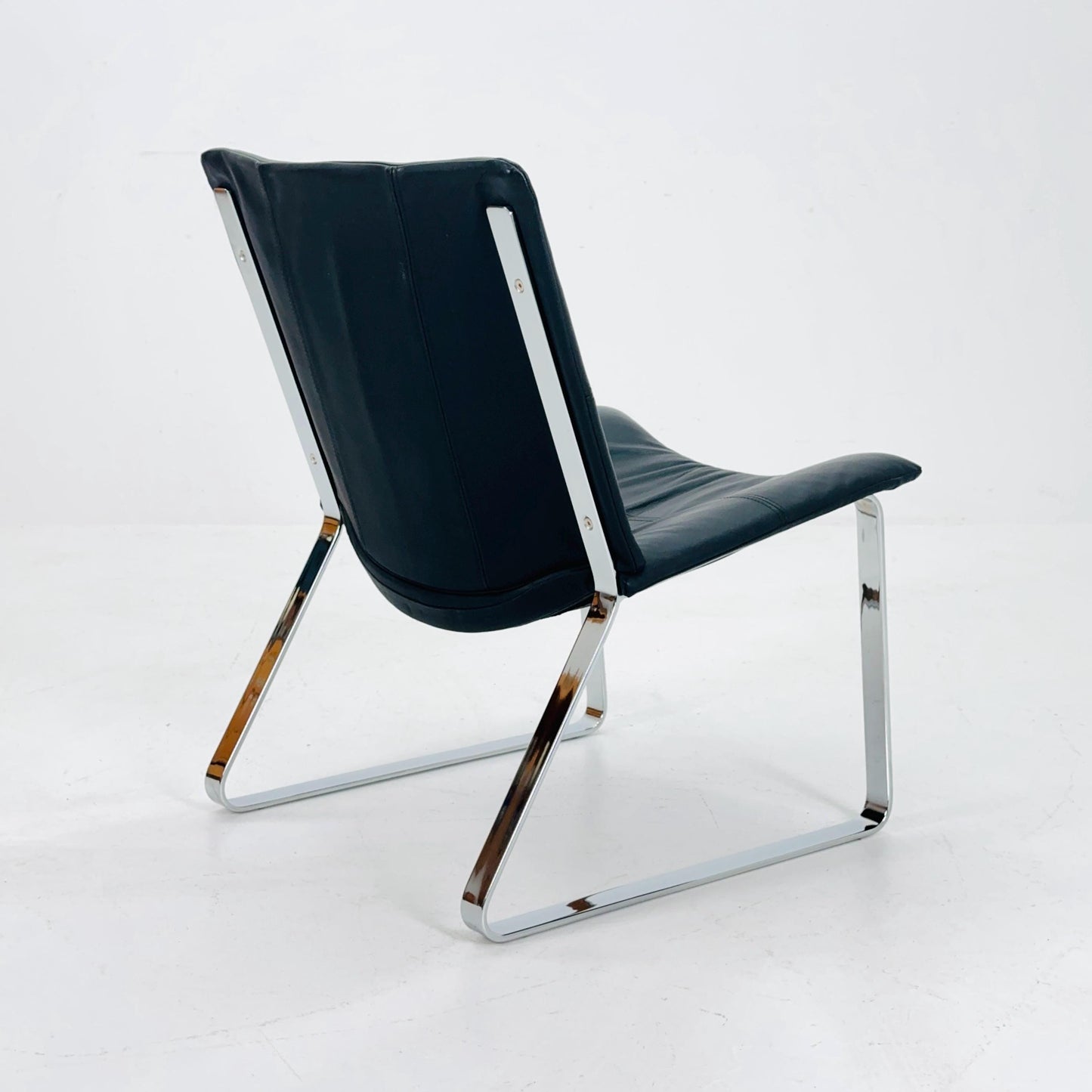 Mid century BoConcept ‘Jet’ Lounge Chair, Model 1001, Black Leather & Chrome, Denmark, 1980s