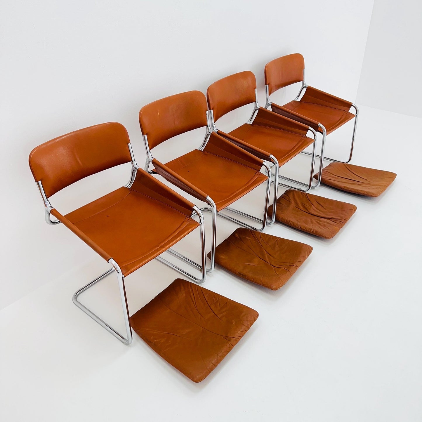 Set of 4 Mid century cognac leather & chrome tubular sling chair, Italy 1970