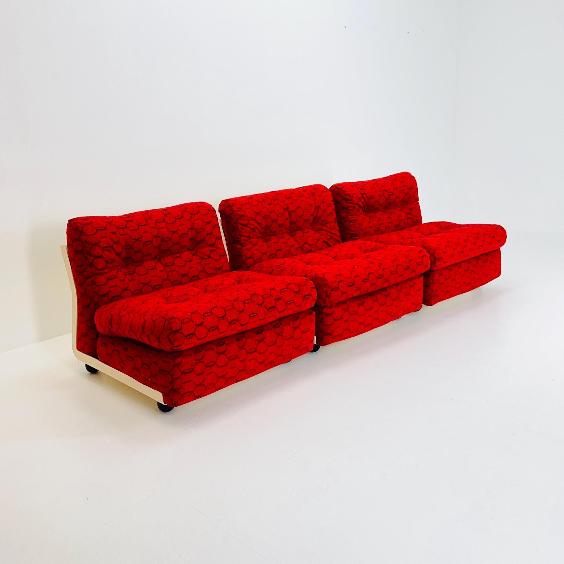 Set of 3 Mid century Mario Bellini “Amanta” Modular Sofa for C&B Italia, New Upholstery, 1970s Italy