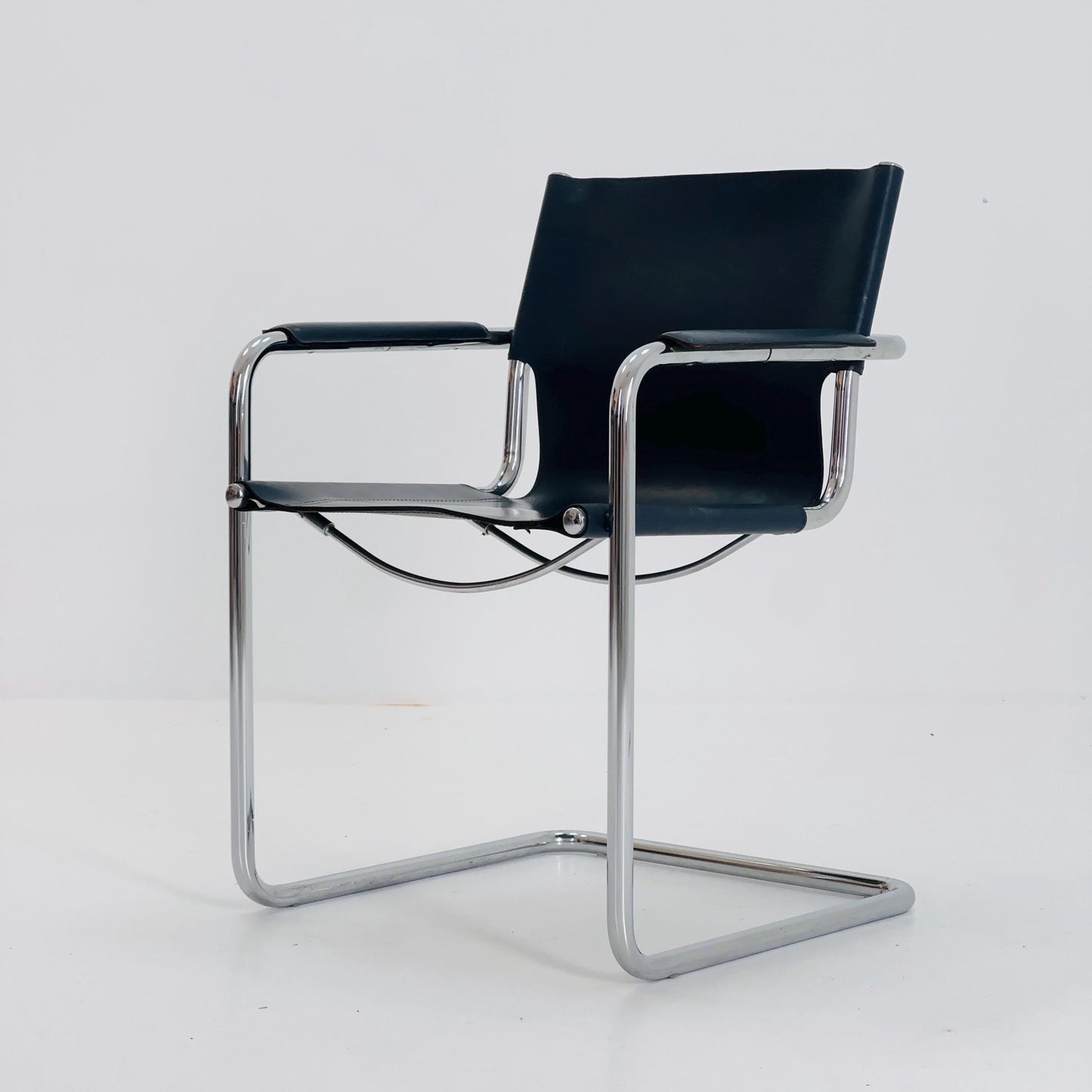 Mid century Matteo Grassi original Bauhaus design Visitor model Chair dark blue / Navy Leather 1970s Italy