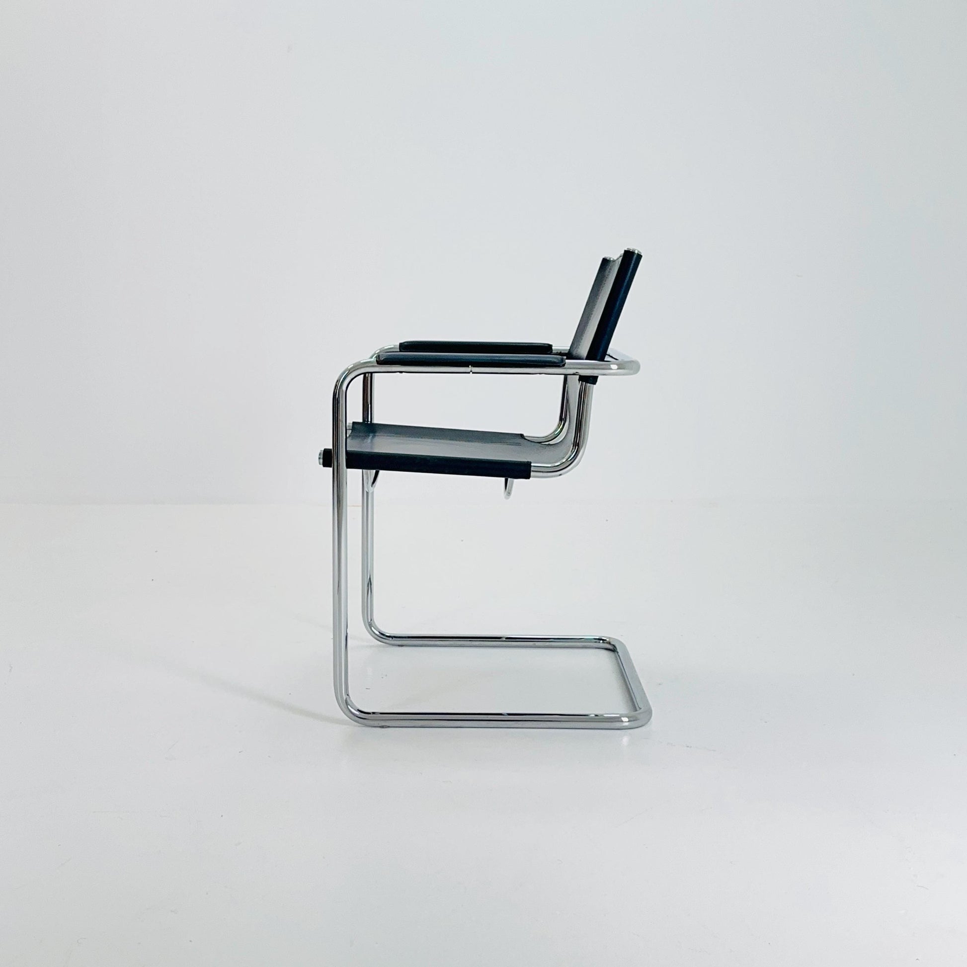 Mid century Matteo Grassi original Bauhaus design Visitor model Chair dark blue / Navy Leather 1970s Italy