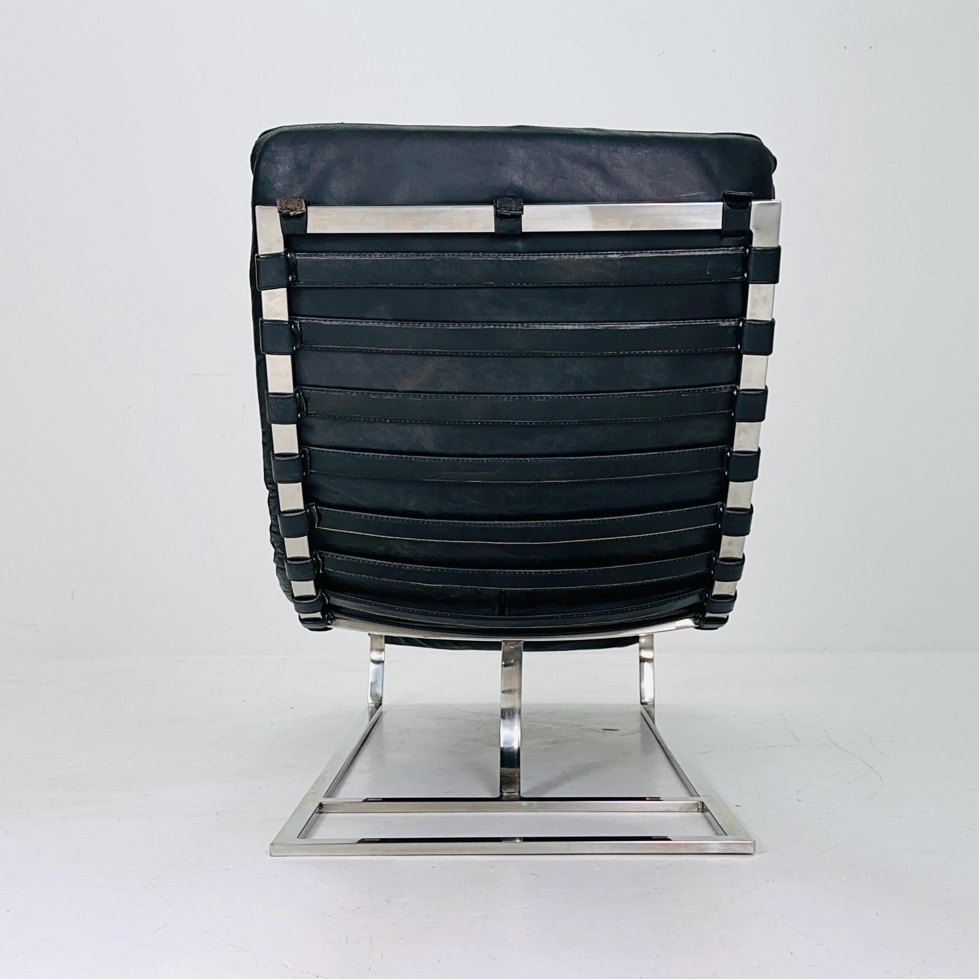 Mid Century Bauhaus style Lounge chair black leather and chrome, 1980s Italy