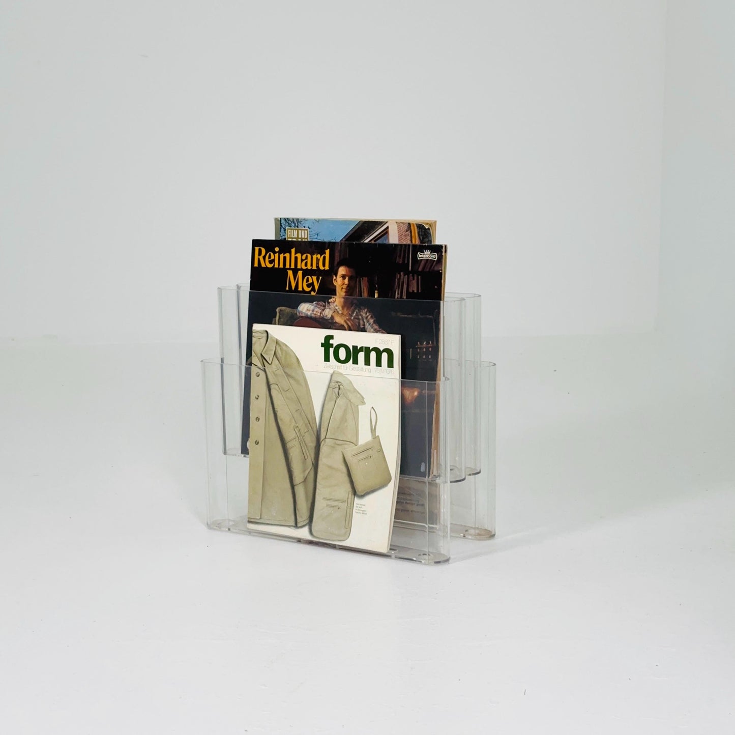 Mid-Century Modern Magazine Rack with 4 Compartments by Giotto Stoppino for Kartell, 1970s model 4676 Italy