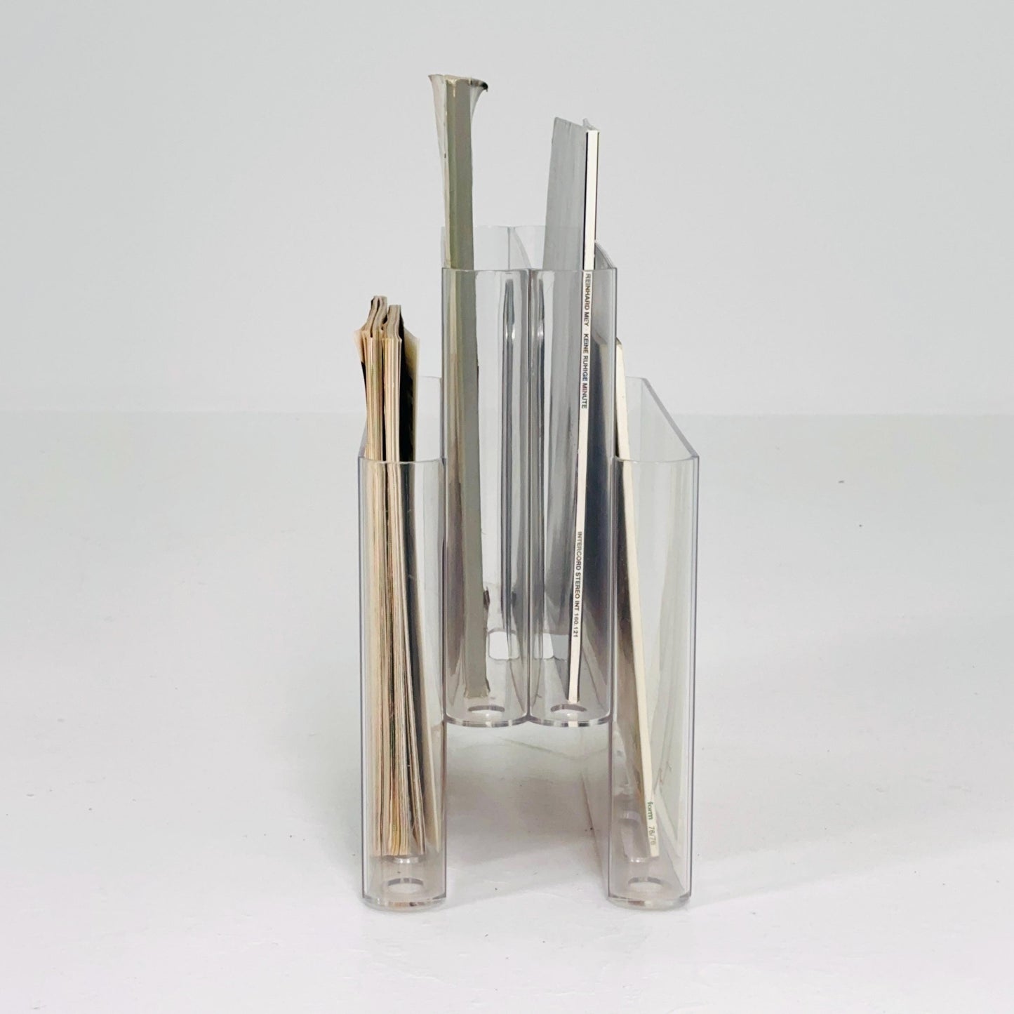 Mid-Century Modern Magazine Rack with 4 Compartments by Giotto Stoppino for Kartell, 1970s model 4676 Italy