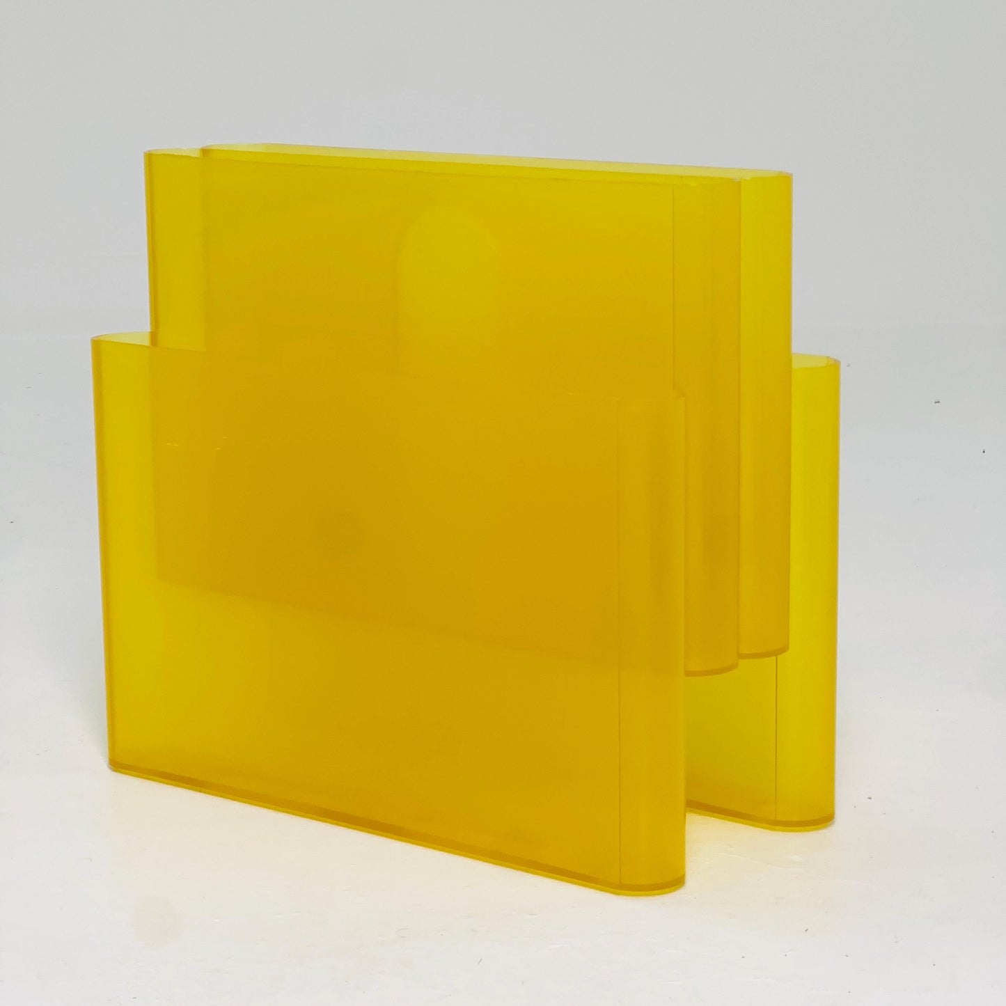Mid-Century Modern Magazine Rack with 4 Compartments by Giotto Stoppino for Kartell, 1970s model 4676 Italy