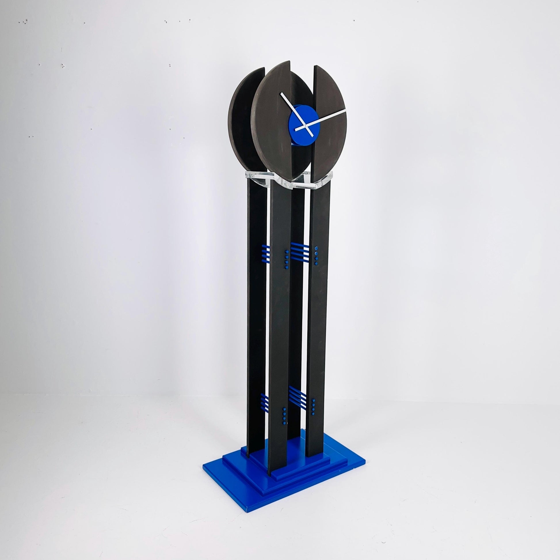 Mid-Century Standing Clock – Postmodern Memphis Design – Plexiglass & Wood France 1980s