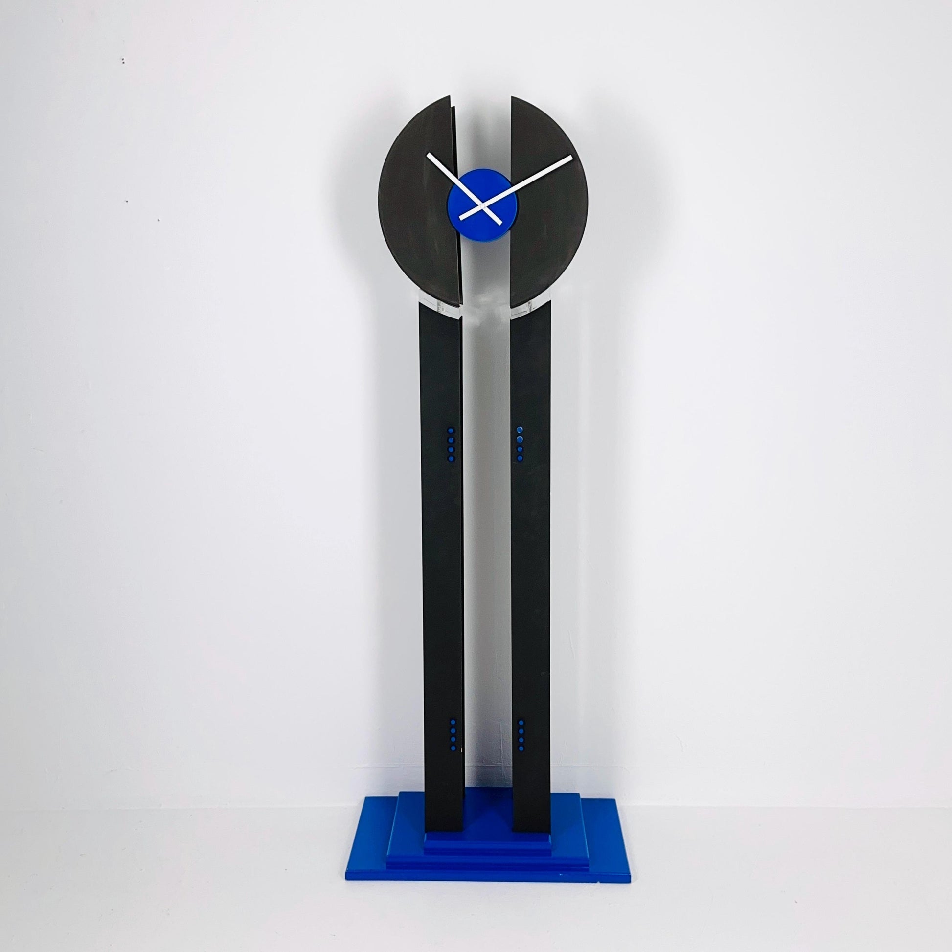 Mid-Century Standing Clock – Postmodern Memphis Design – Plexiglass & Wood France 1980s