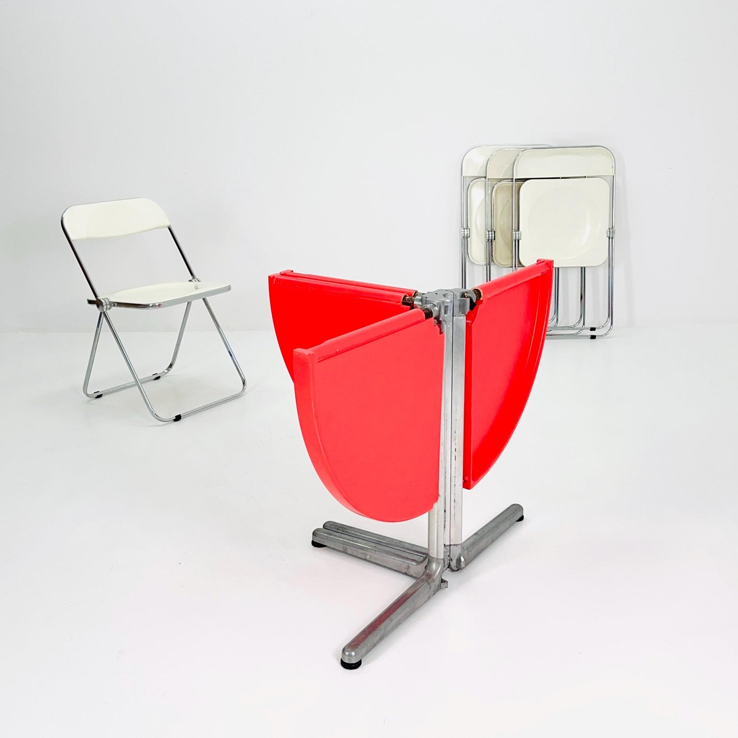 Mid century Italian Plano Folding Red Table and 4 chairs by Giancarlo Piretti, 1970s