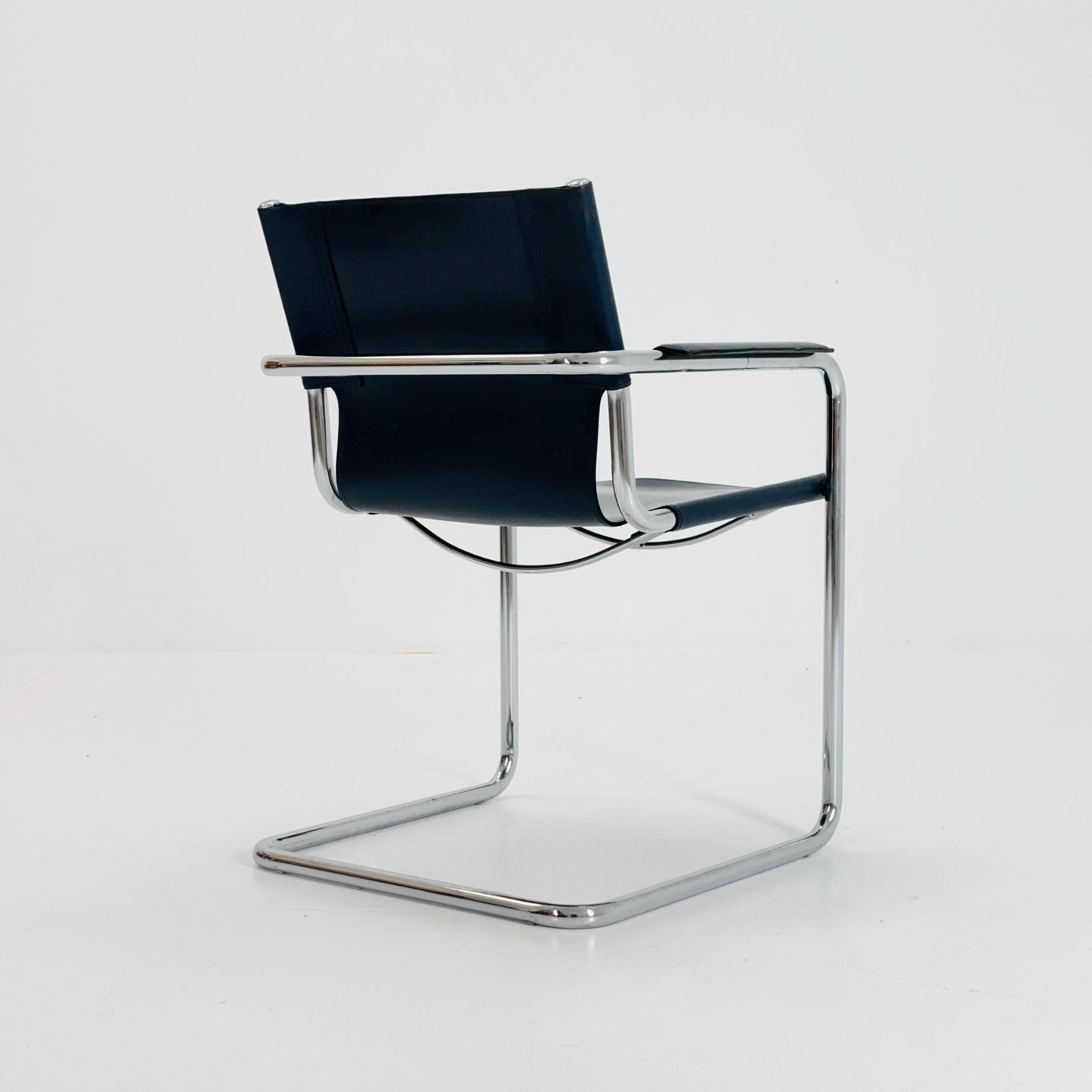 Mid century Matteo Grassi original Bauhaus design Visitor model Chair dark blue / Navy Leather 1970s Italy