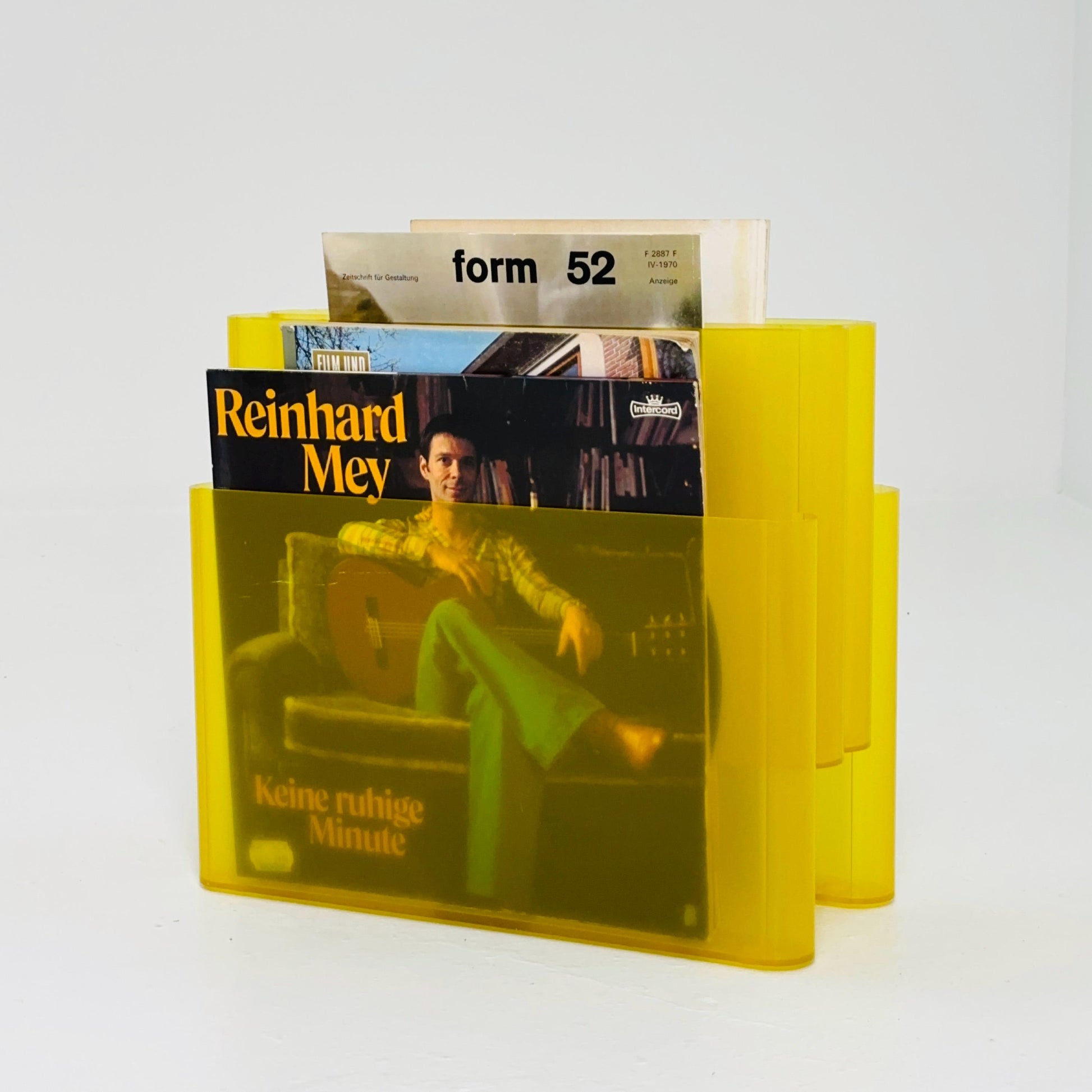 Mid-Century Modern Magazine Rack with 4 Compartments by Giotto Stoppino for Kartell, 1970s model 4676 Italy