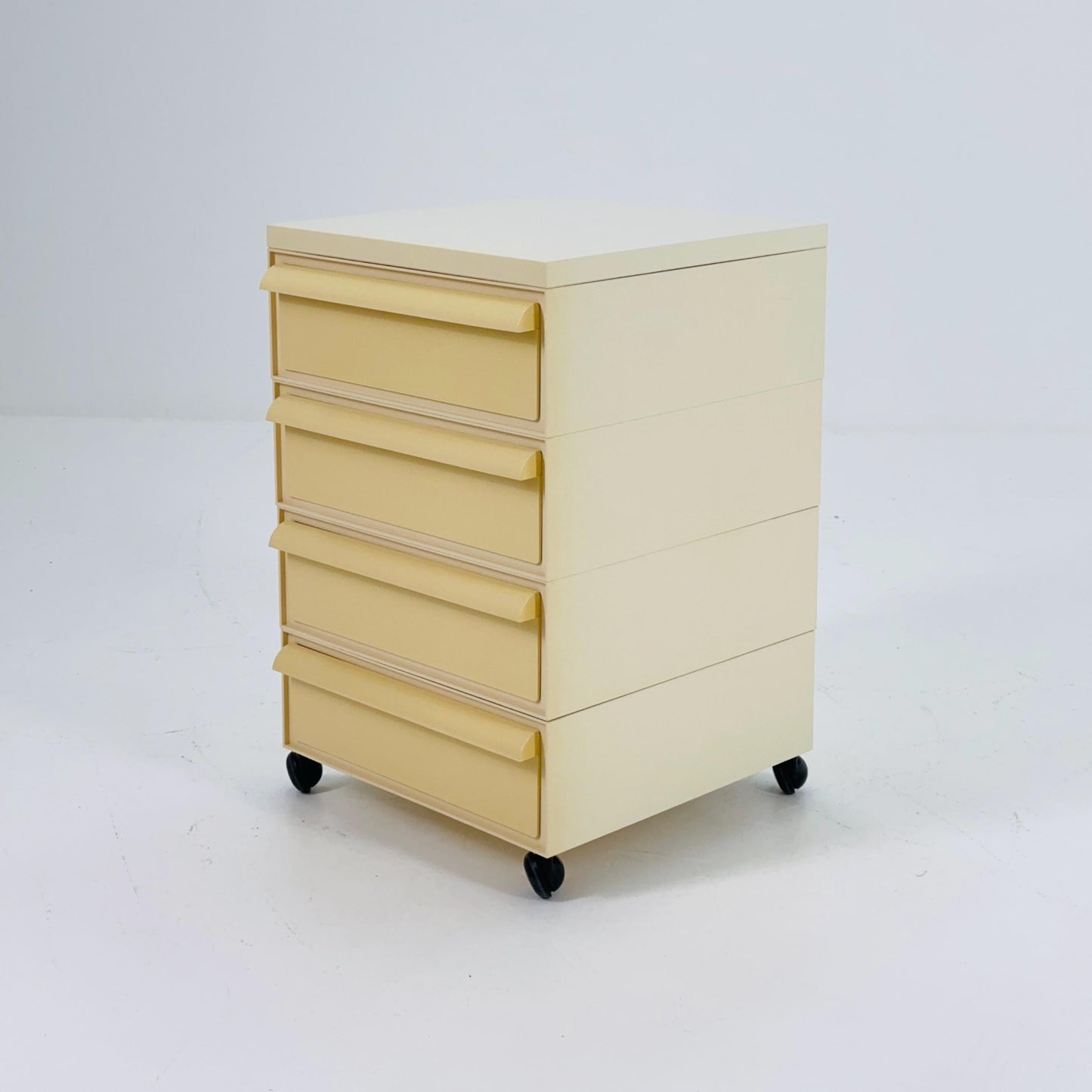 Space age Chest of drawers on wheels model 4601 by Simon Fussell for Kartell, Italy 1970s