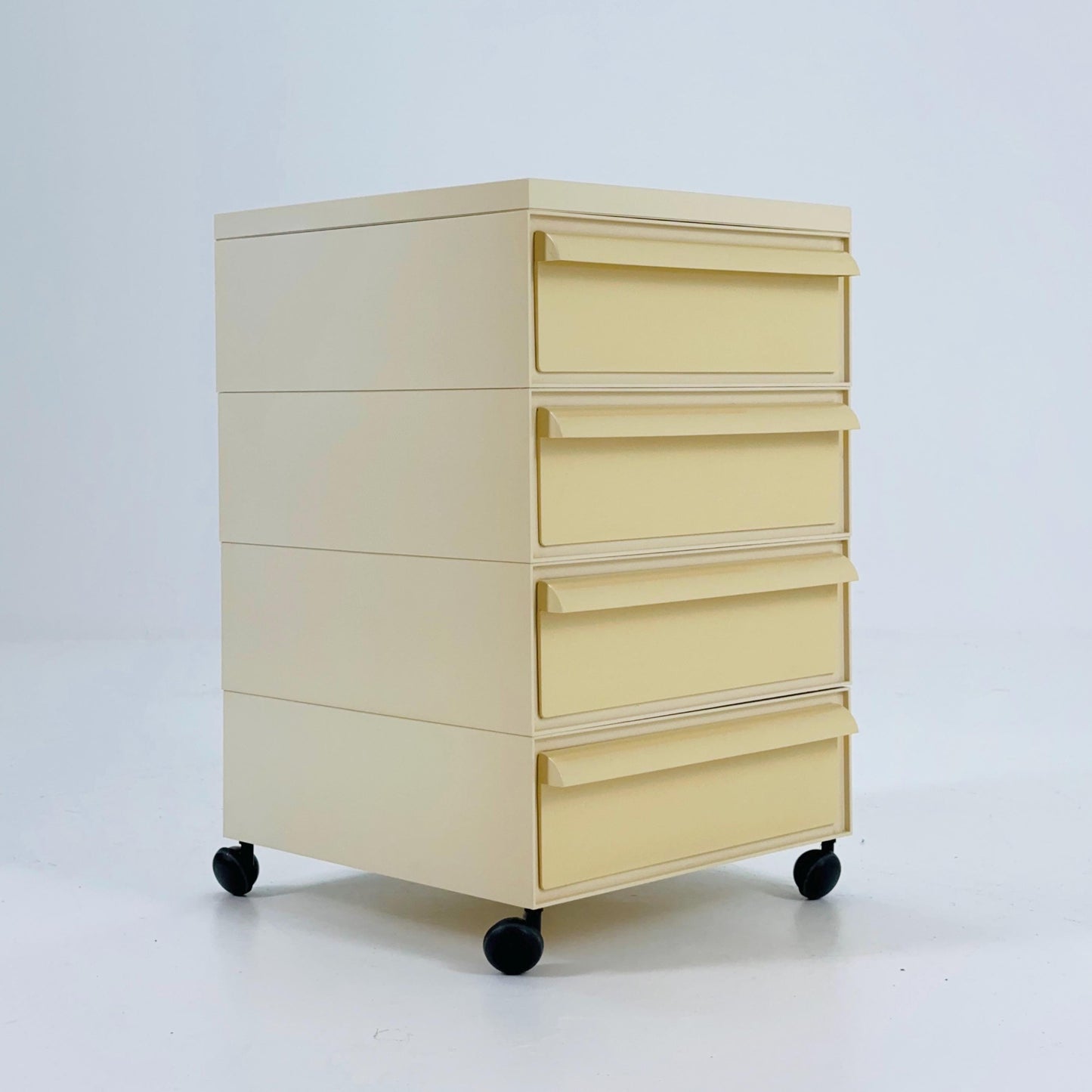 Space age Chest of drawers on wheels model 4601 by Simon Fussell for Kartell, Italy 1970s