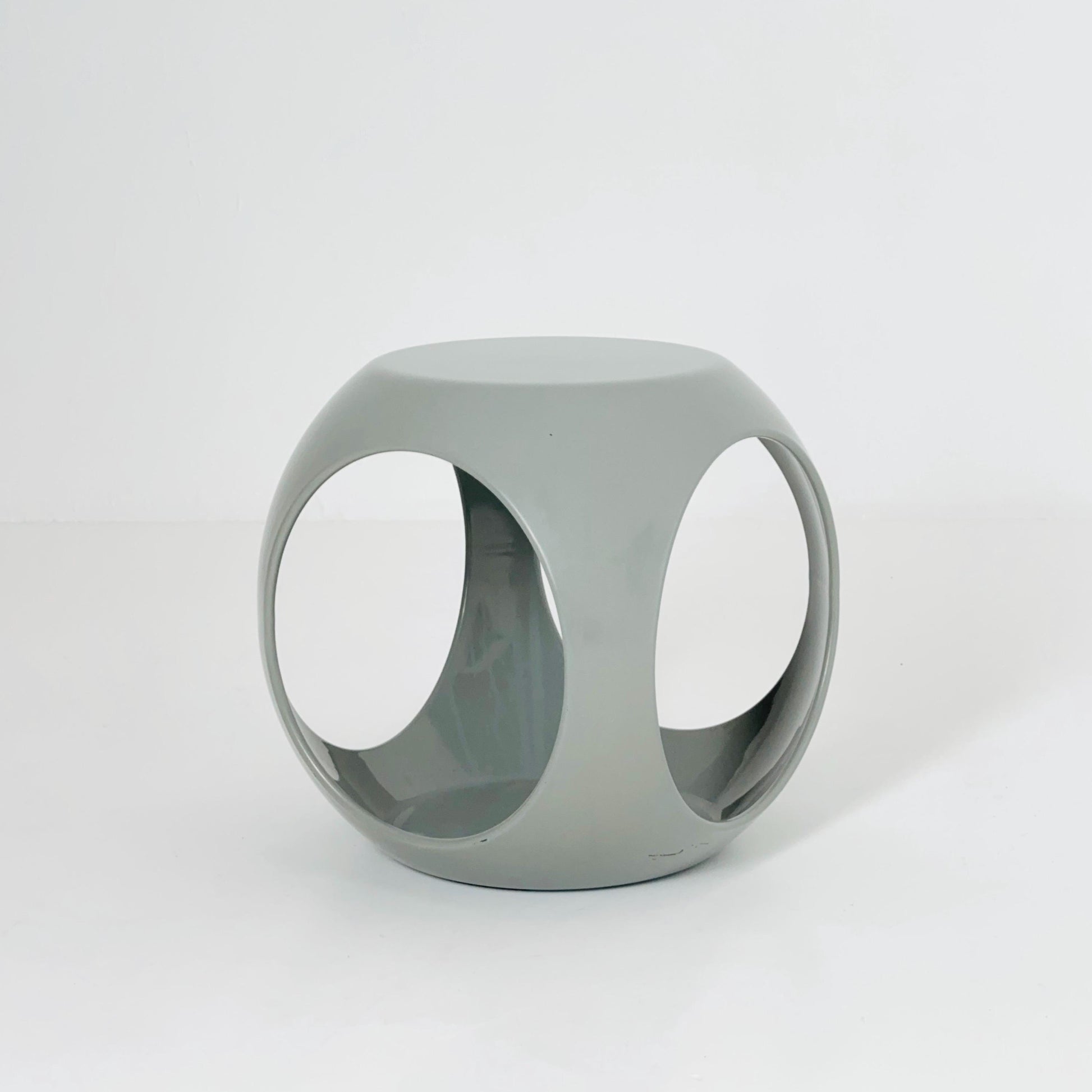 Mid-Century Fiberglass Würfel Side Table in Grey – Design by Luigi Colani for Interlink, France, 1980s