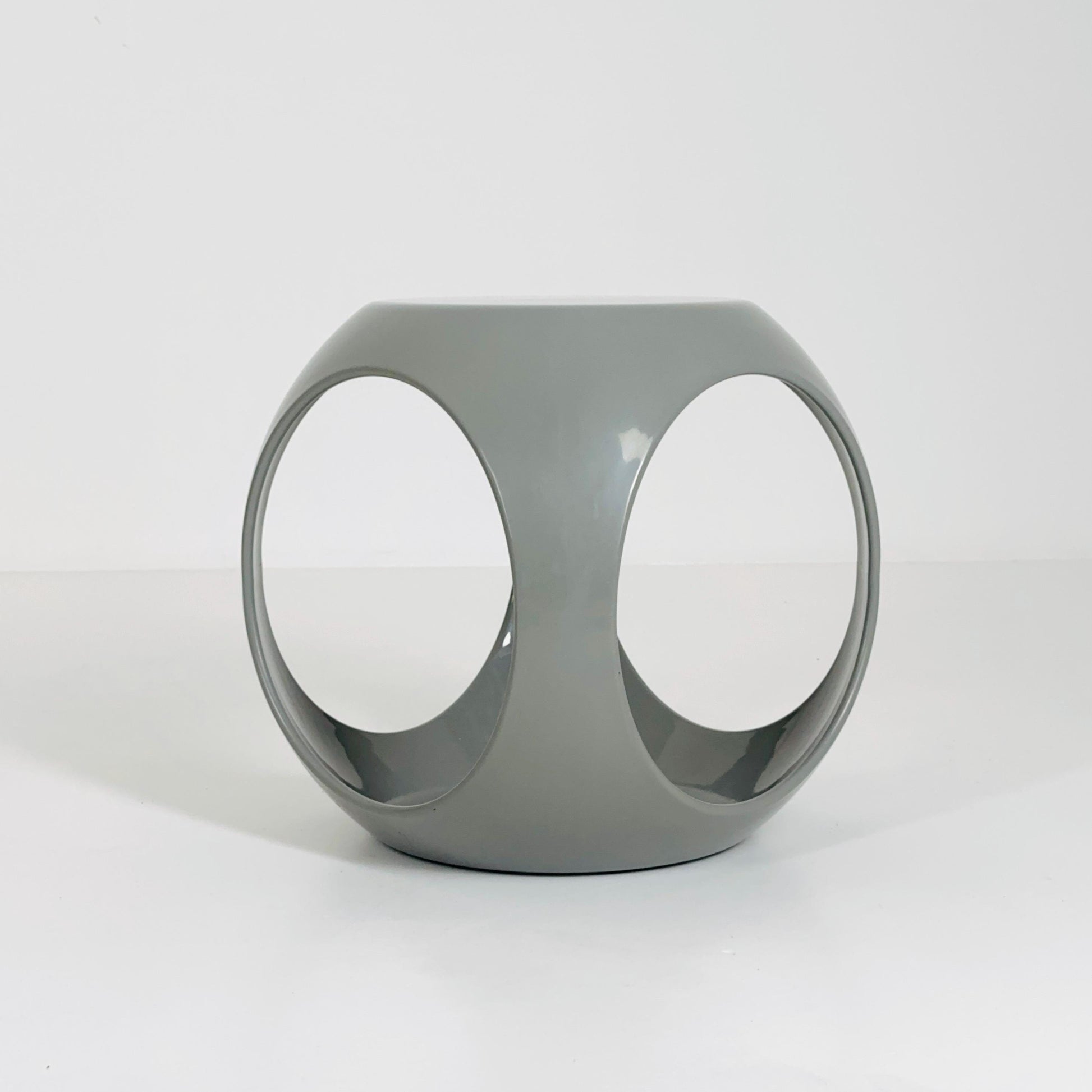 Mid-Century Fiberglass Würfel Side Table in Grey – Design by Luigi Colani for Interlink, France, 1980s