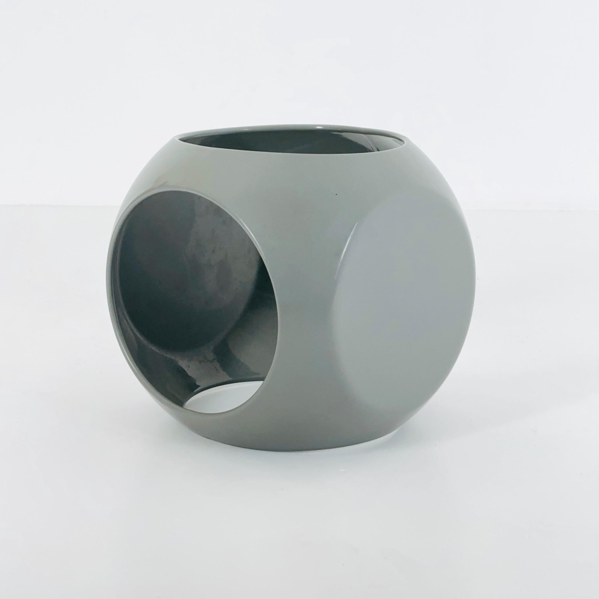 Mid-Century Fiberglass Würfel Side Table in Grey – Design by Luigi Colani for Interlink, France, 1980s