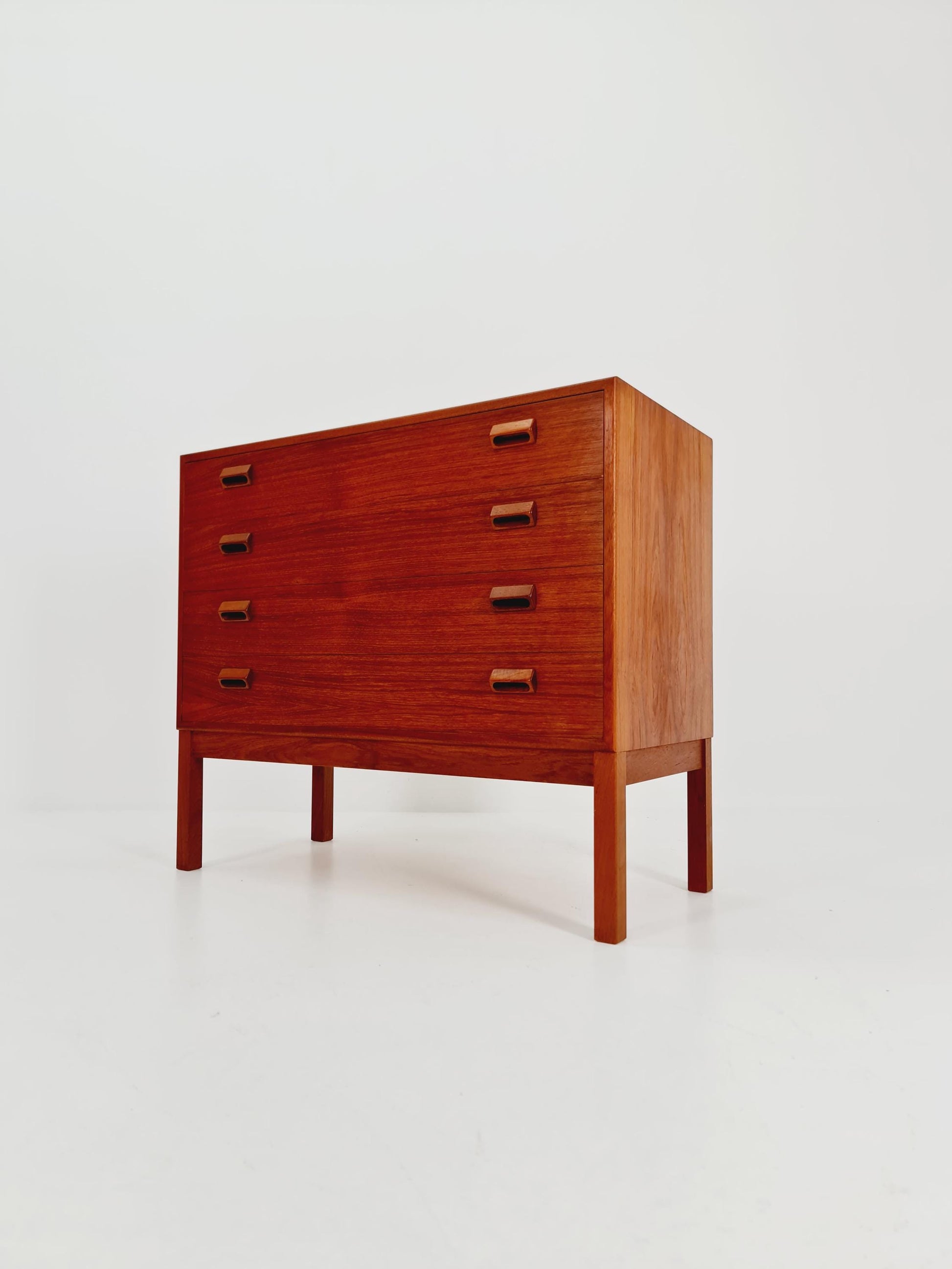 Midcentury danish design chest of drawers By Børge Mogensen For Søborg Mobelfabrik 1960s