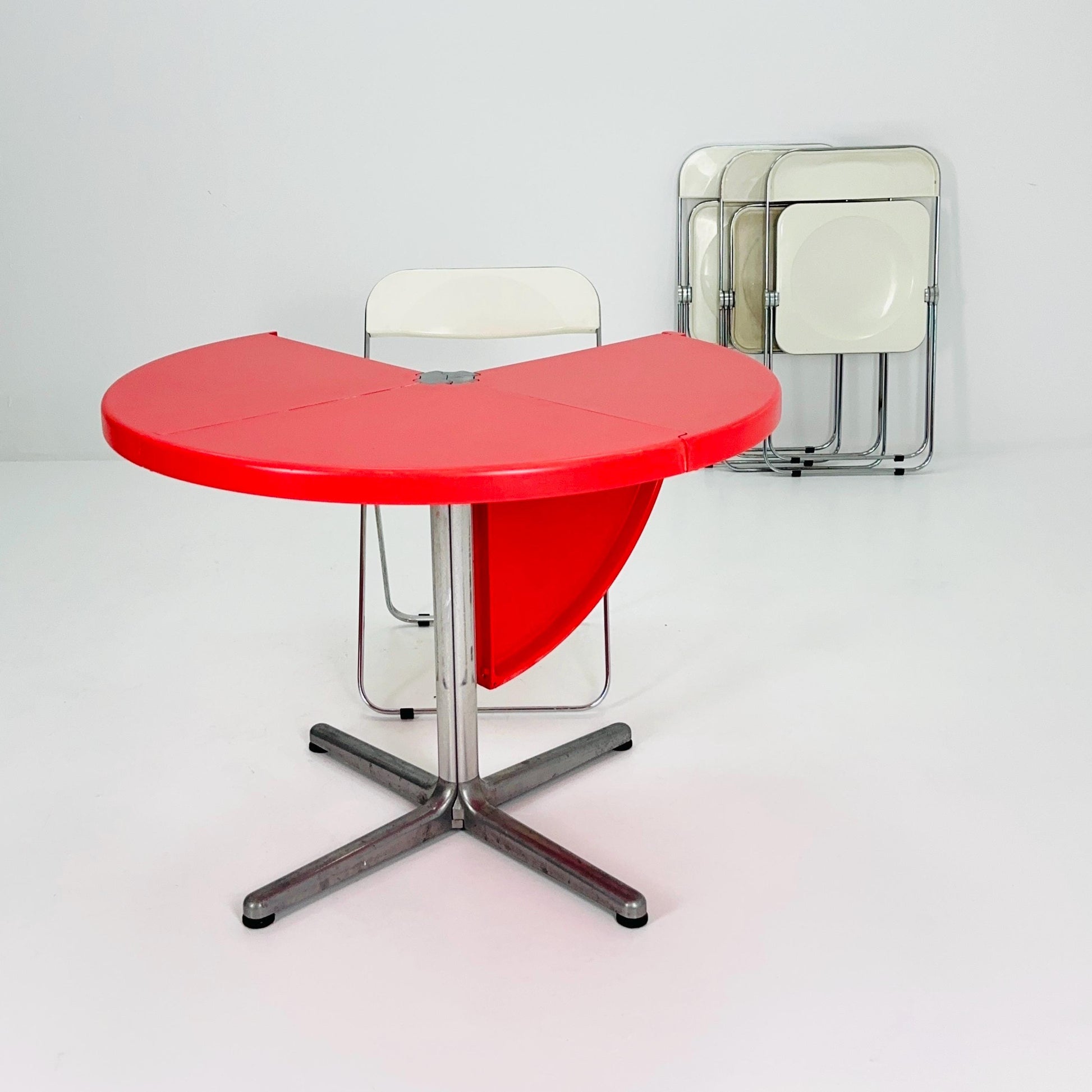 Mid century Italian Plano Folding Red Table and 4 chairs by Giancarlo Piretti, 1970s