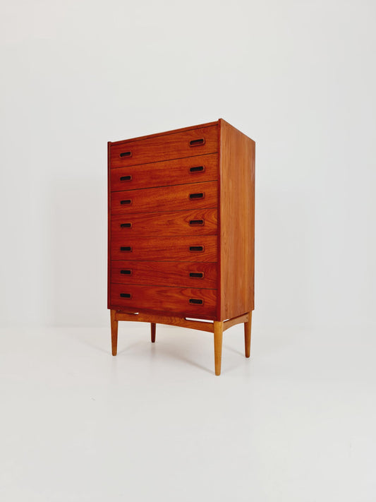 Midcentury Danish teak chest of drawers / drawer dresser / cabinet, 1960s