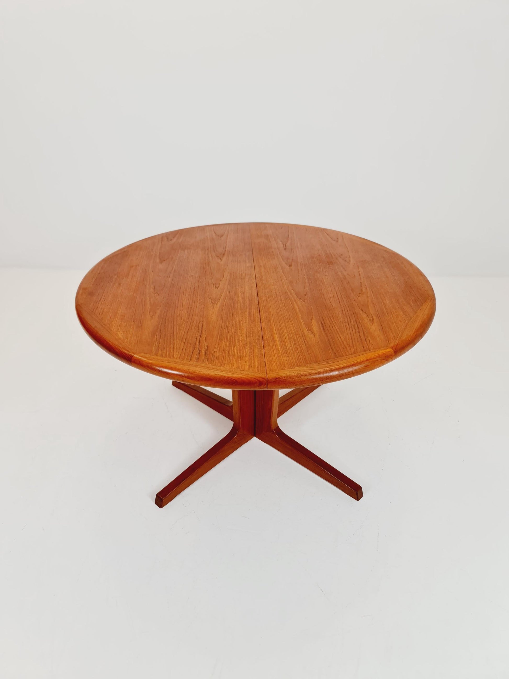 Mid century extendable Danish Modern Solid Teak dining table by Glostrup MöbelFabrik , 1970s