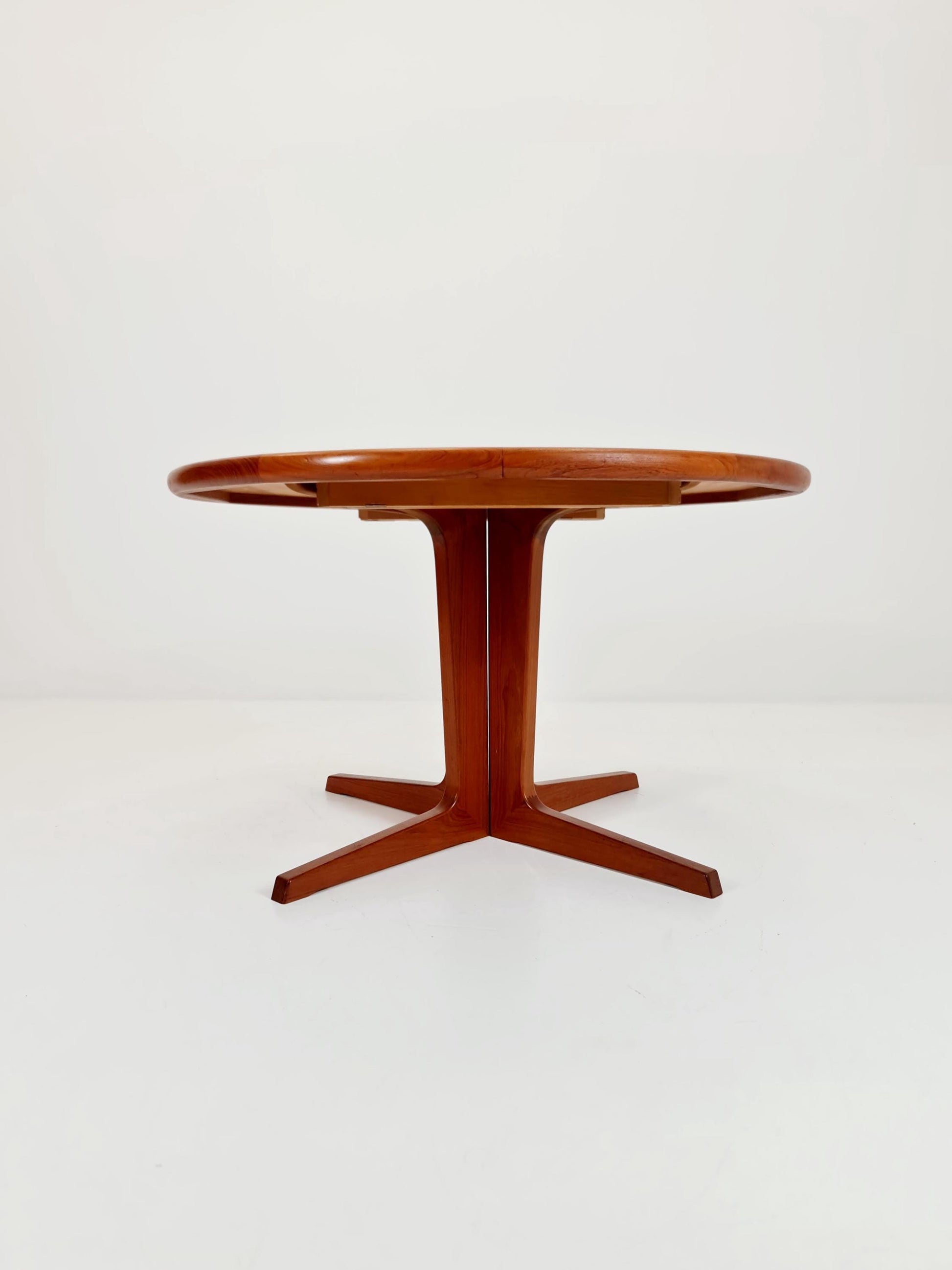 Mid century extendable Danish Modern Solid Teak dining table by Glostrup MöbelFabrik , 1970s