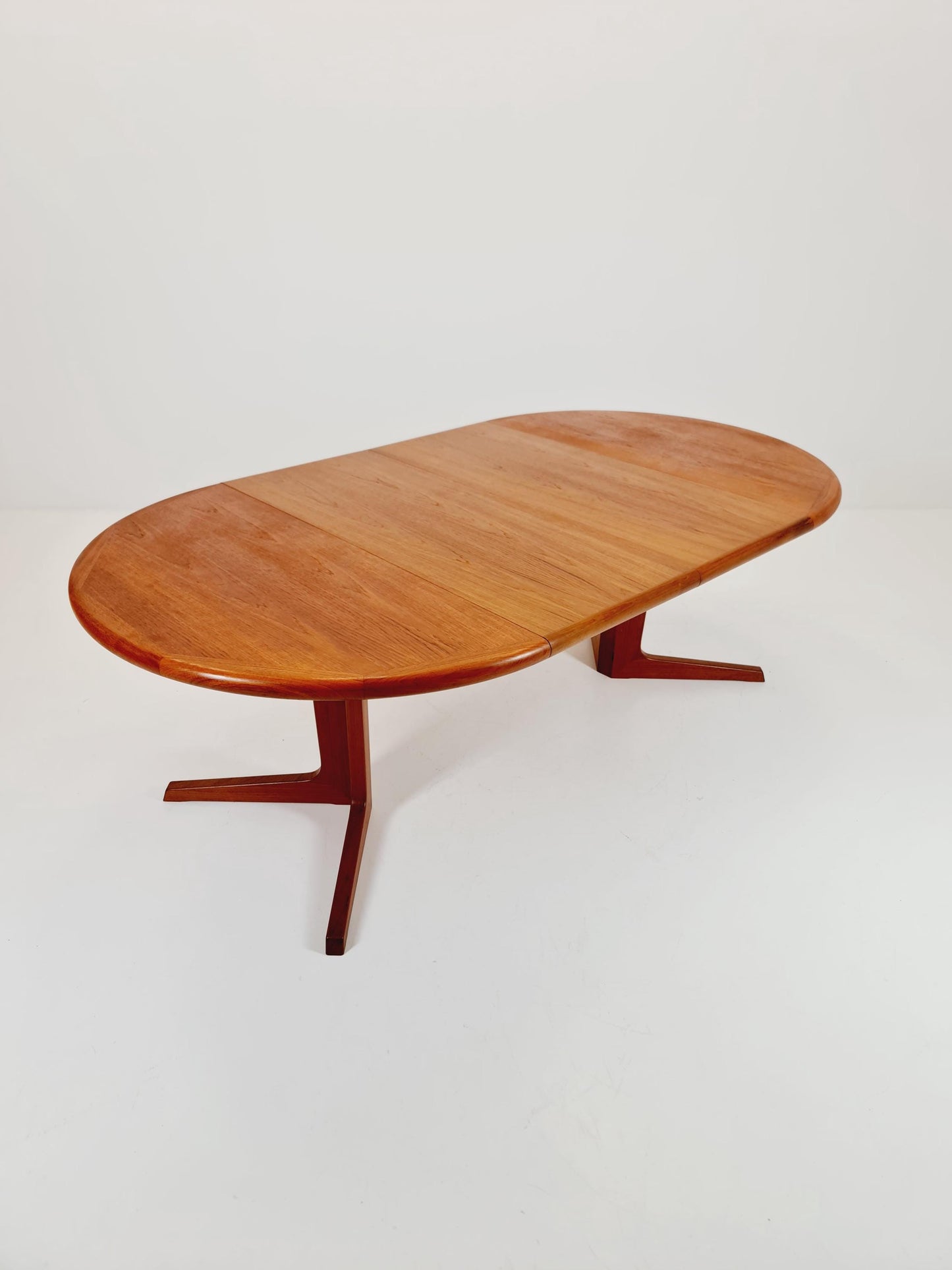 Mid century extendable Danish Modern Solid Teak dining table by Glostrup MöbelFabrik , 1970s