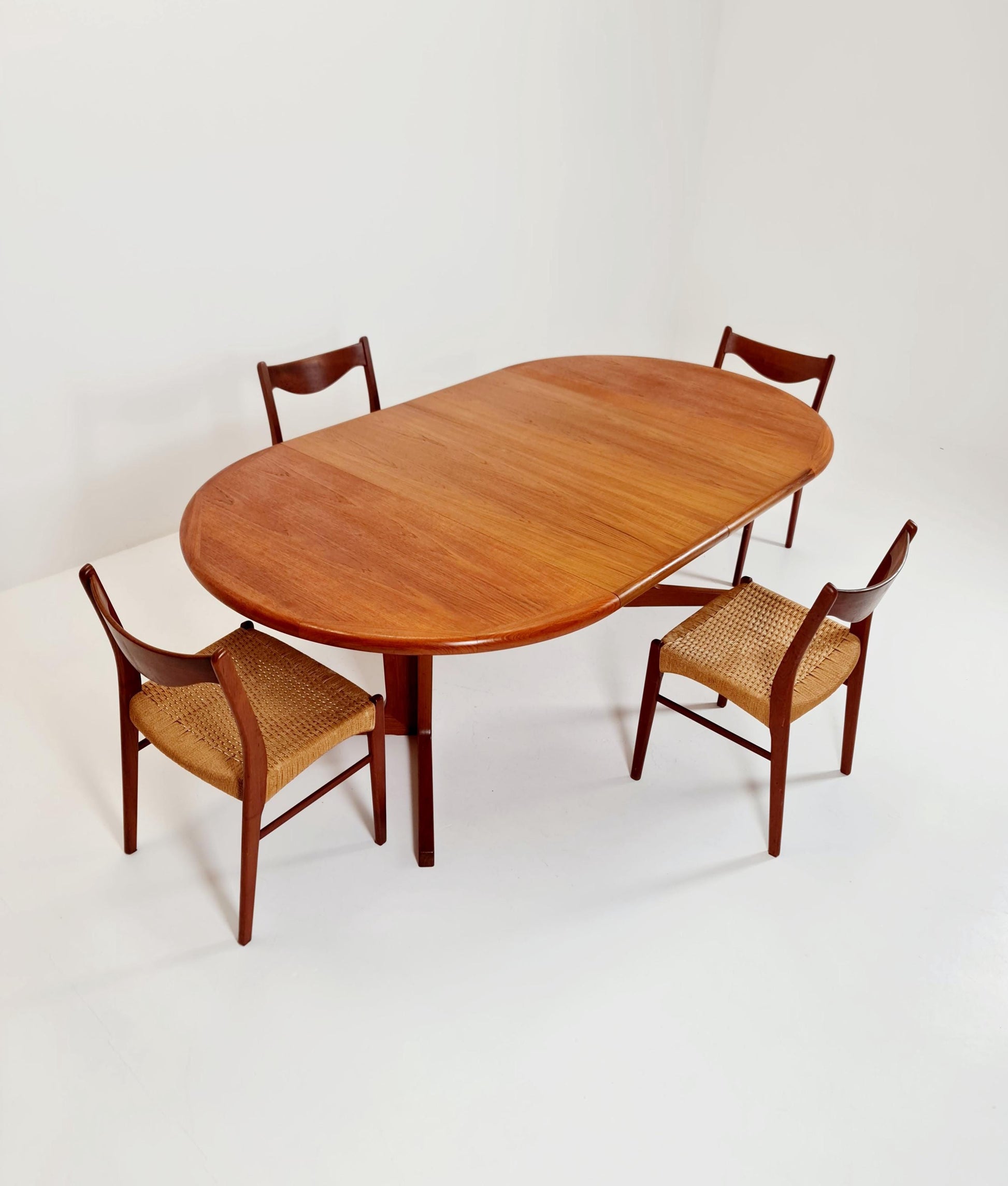 Mid century extendable Danish Modern Solid Teak dining table by Glostrup MöbelFabrik , 1970s