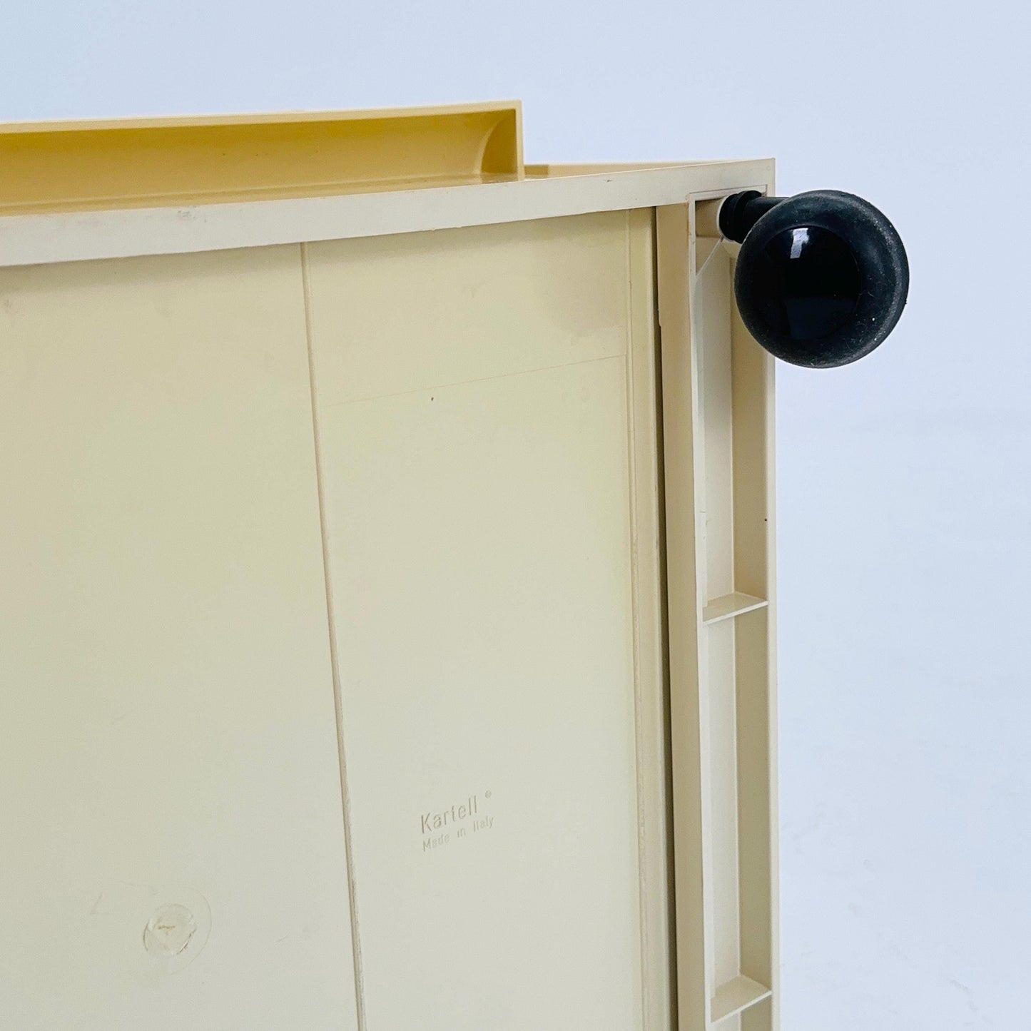 Space age Chest of drawers on wheels model 4601 by Simon Fussell for Kartell, Italy 1970s