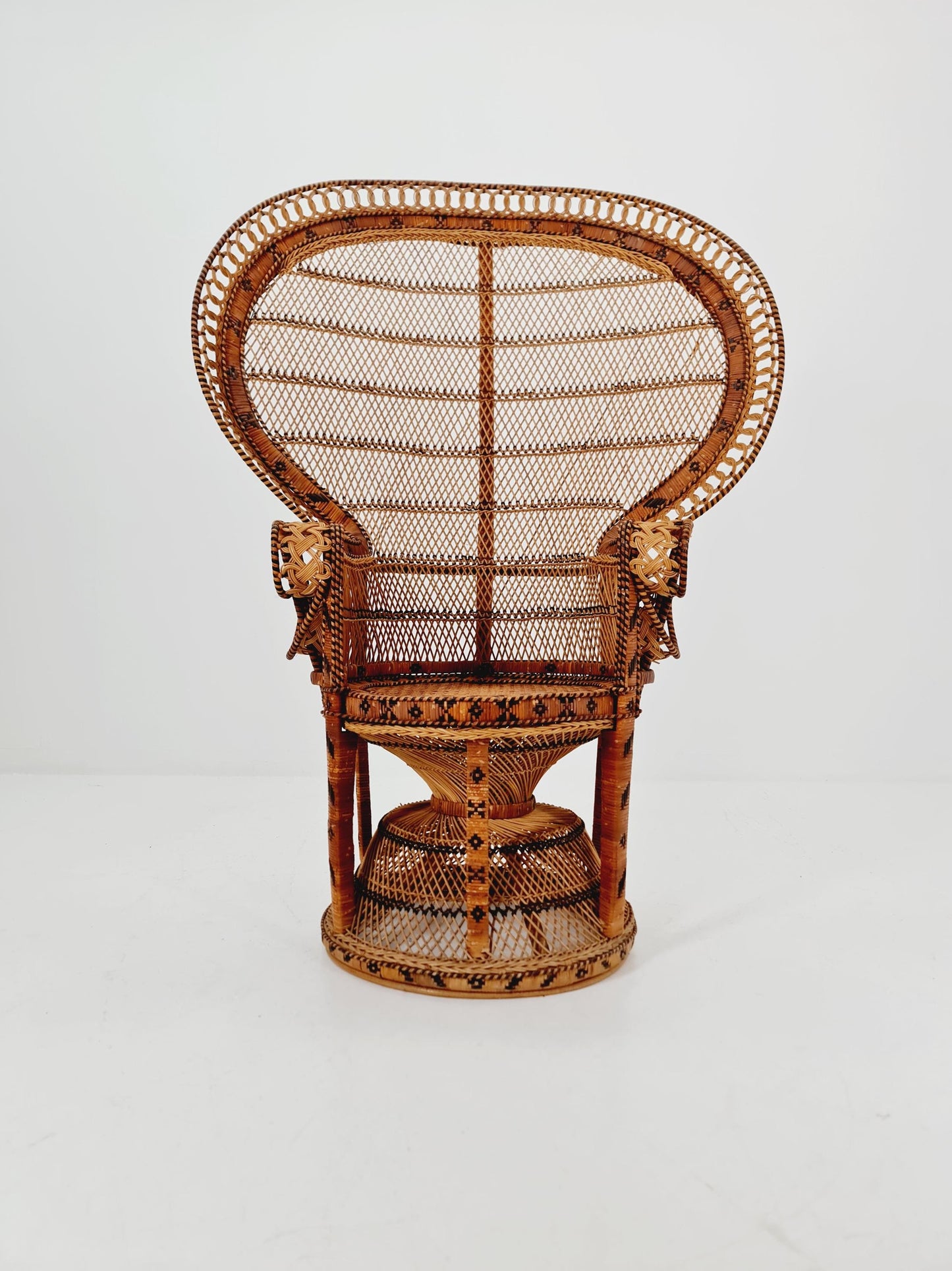 Mid century Classic Wicker Emmanuelle Peacock Chair ca. 1960/70er Jahre